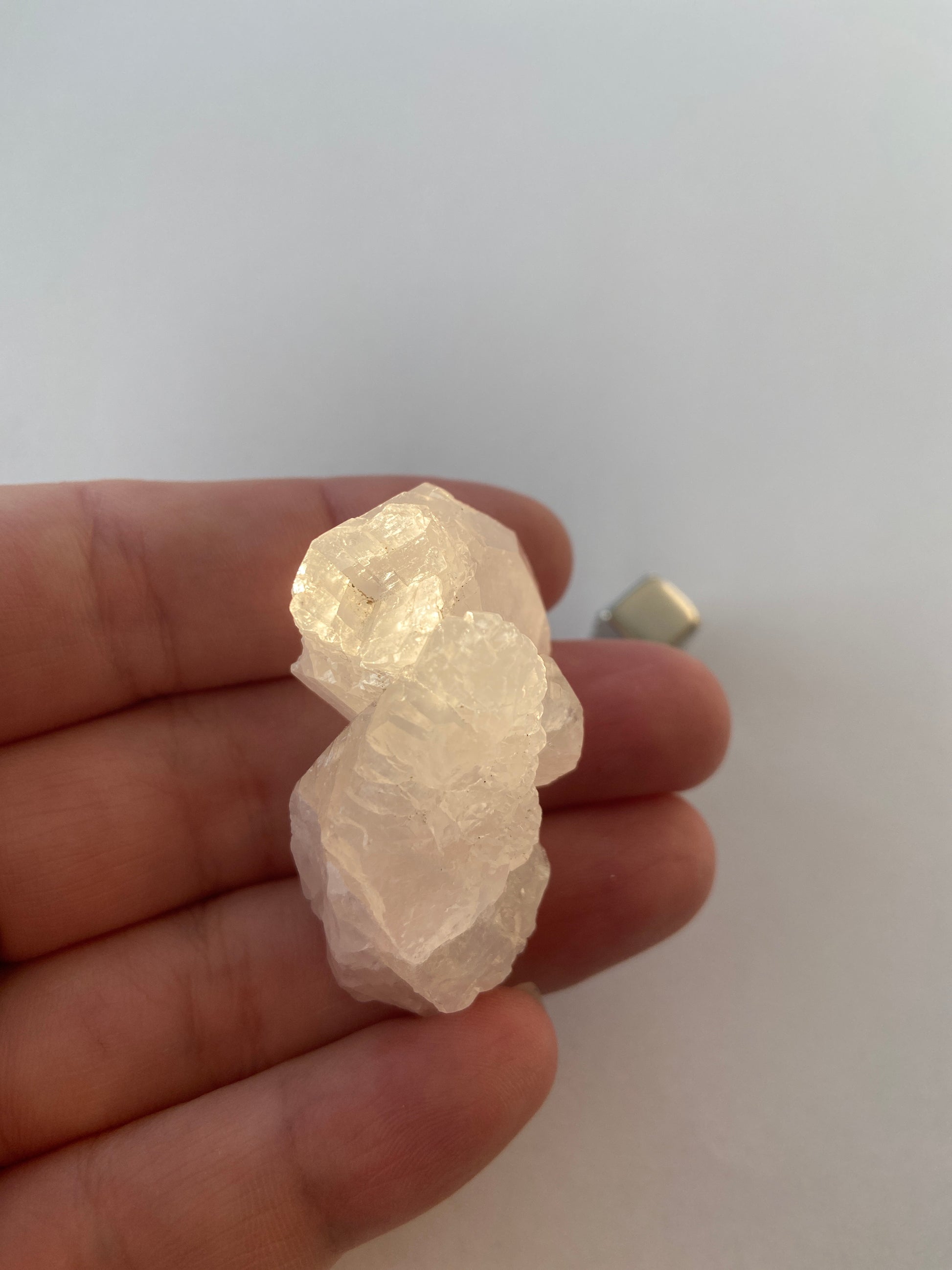 Apophyllit krystal – hjælper dig med adgang til Akasha arkiver og tidligere livserfaringer.