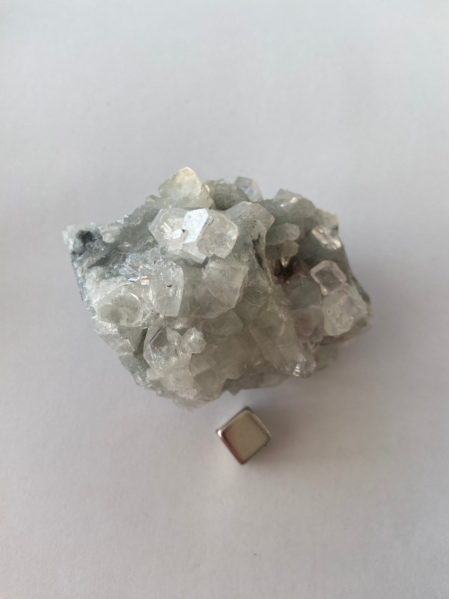 Apophyllit krystal – støtter englekontakt og bringer højfrekvent, ren lysenergi.