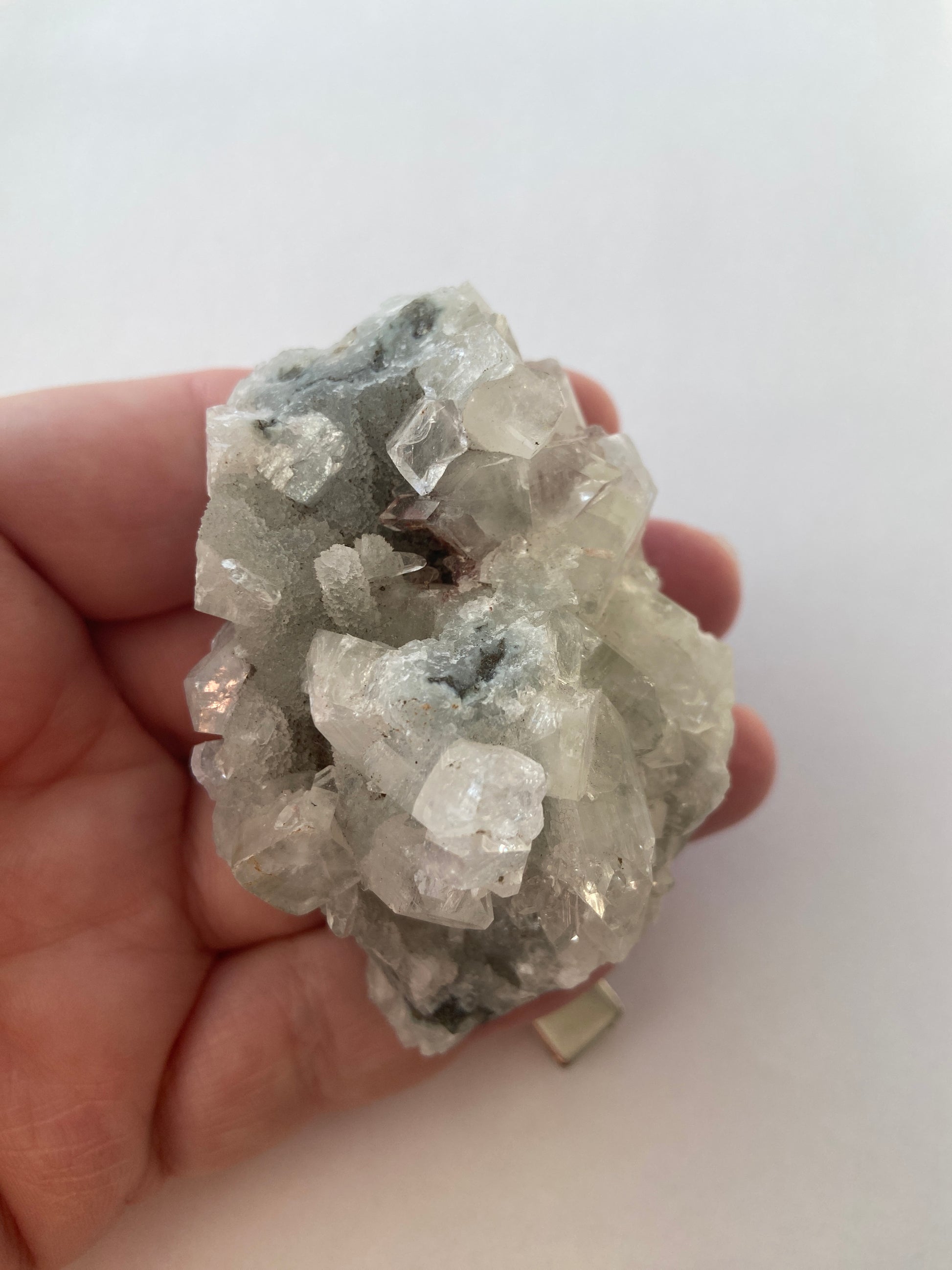 Apophyllit sten – bringer energi ind i hjertet og fremmer åndelig forbindelse.