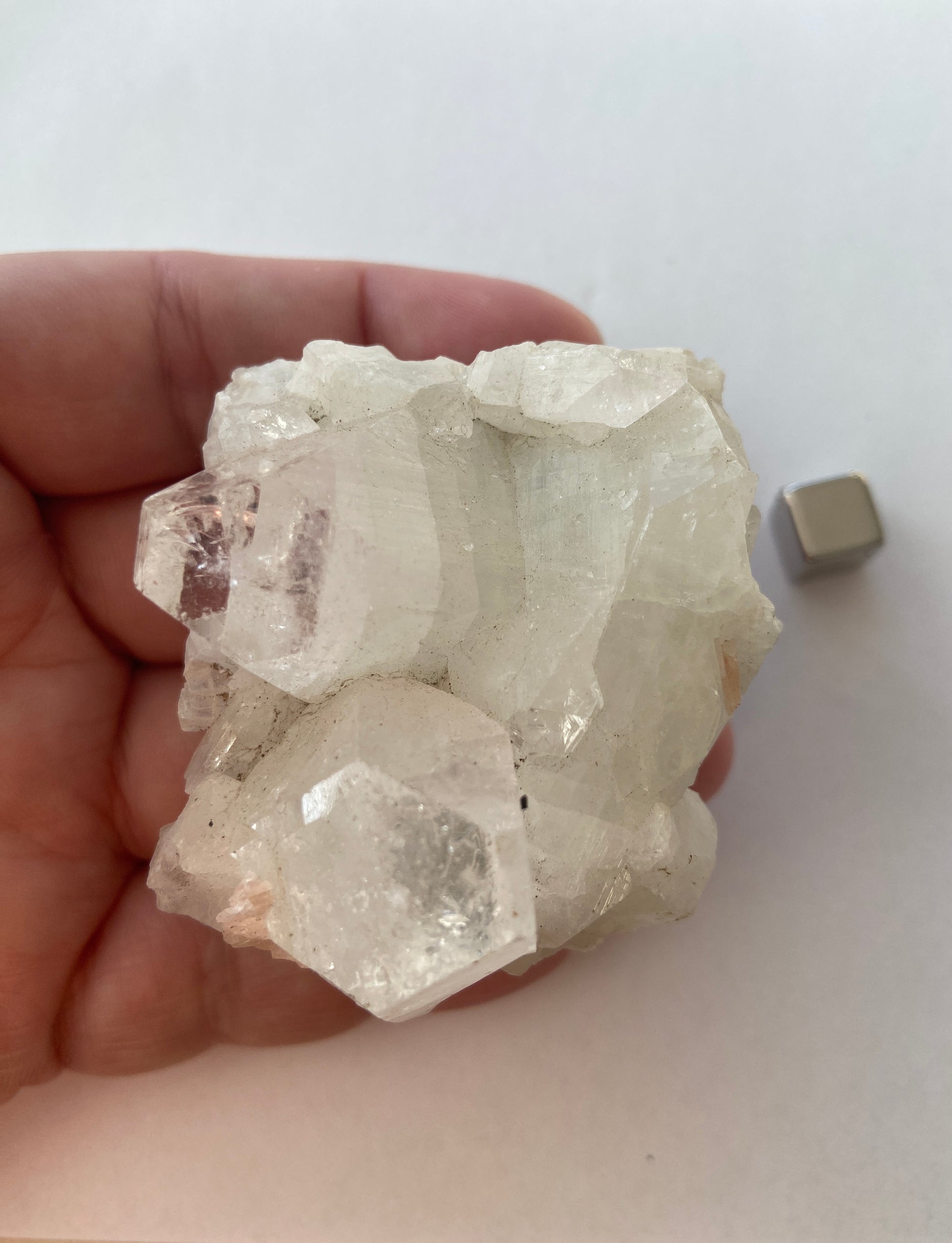 Apophyllit krystal – høj vibration, øger åndelighed og bringer lys i krop og sind.