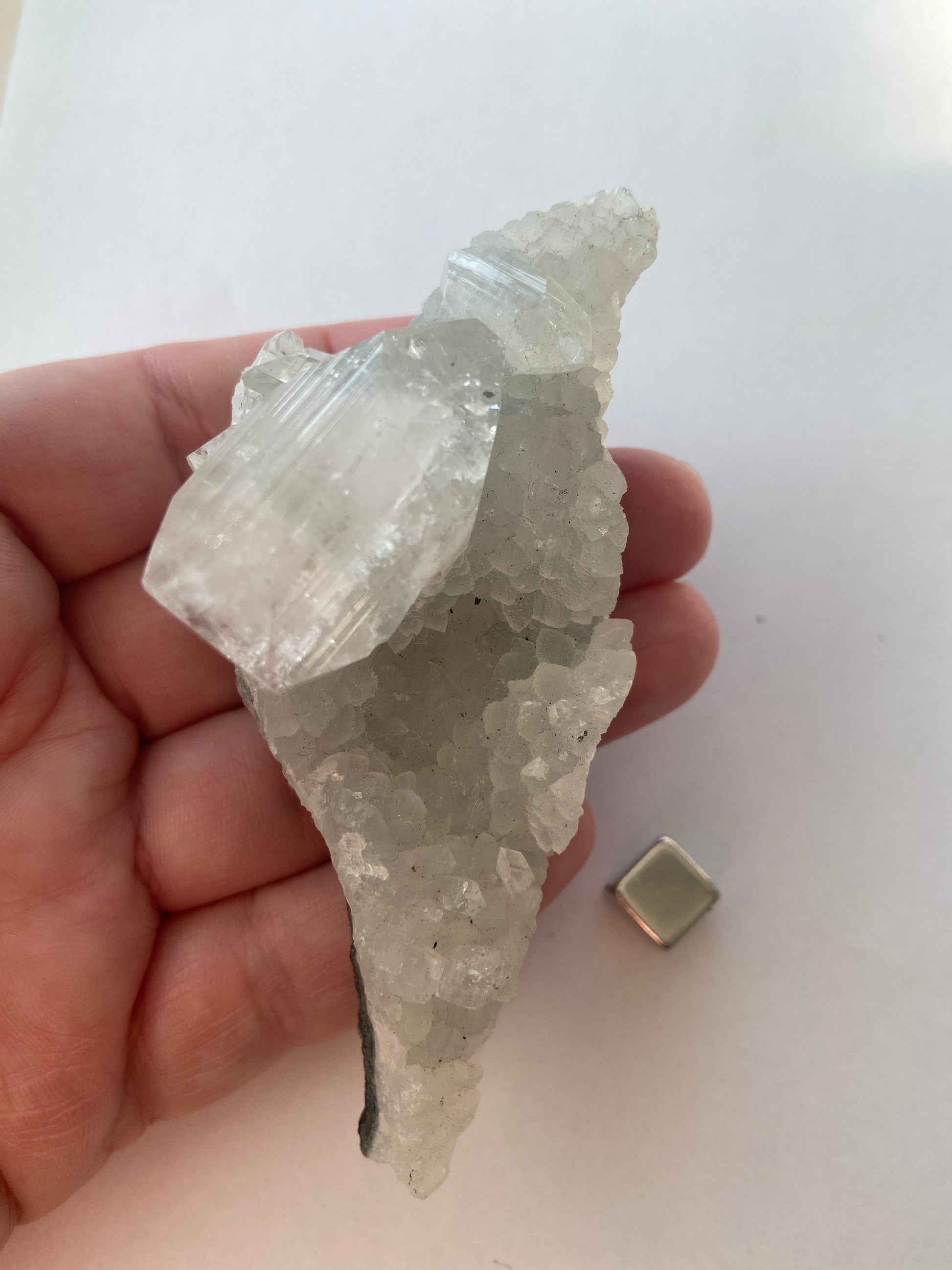 Apophyllit – åbner det tredje øje og styrker intuition, klarsyn og spirituel indsigt.