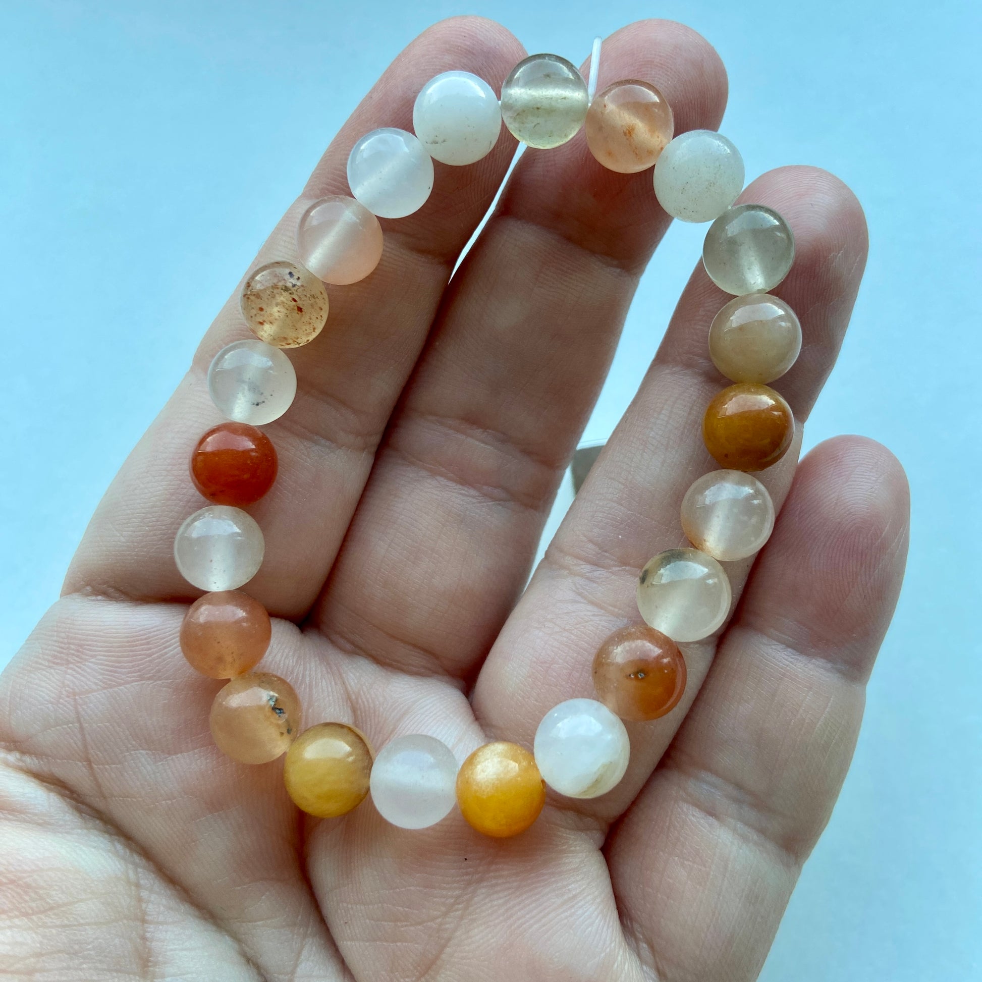 Armbånd i karneol med livskraft og opløftende energi.