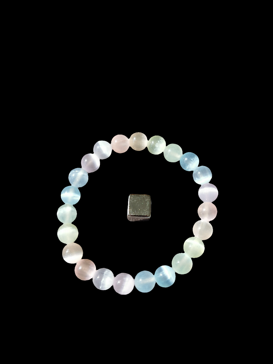 Selenit armbånd belagt i blødt pastelmix med høj vibration.