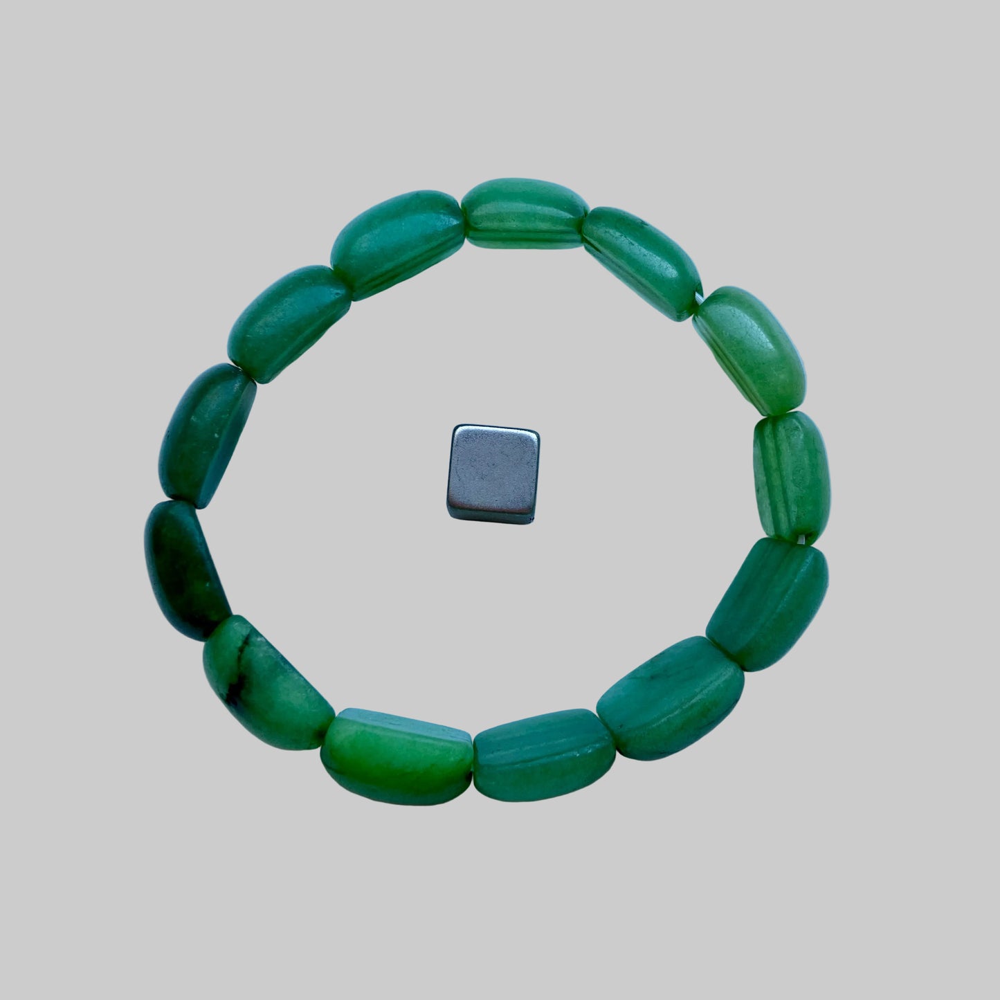 Smukt armbånd af grøn aventurin med harmonisk energi.