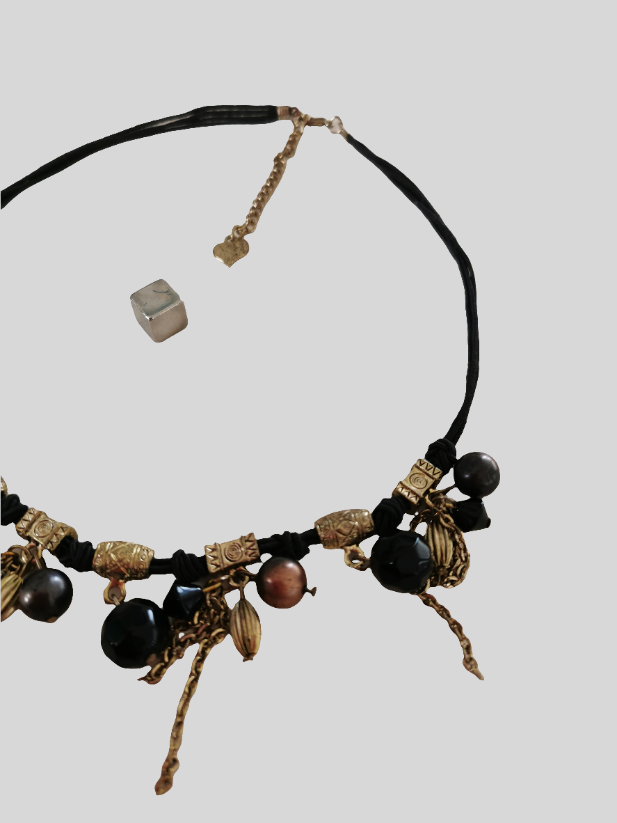 Sort med guld halskæde 42+6 cm