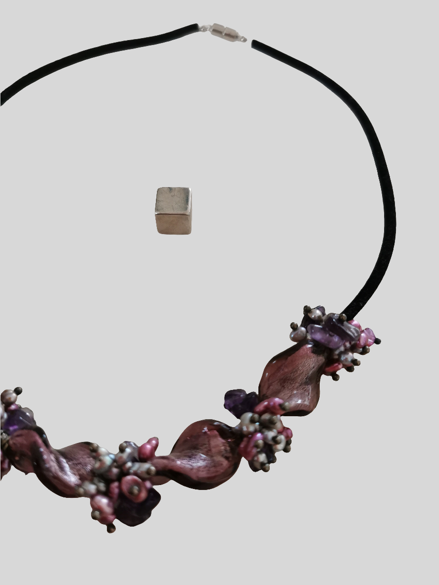 Farverig halskæde 40 cm med øreringe