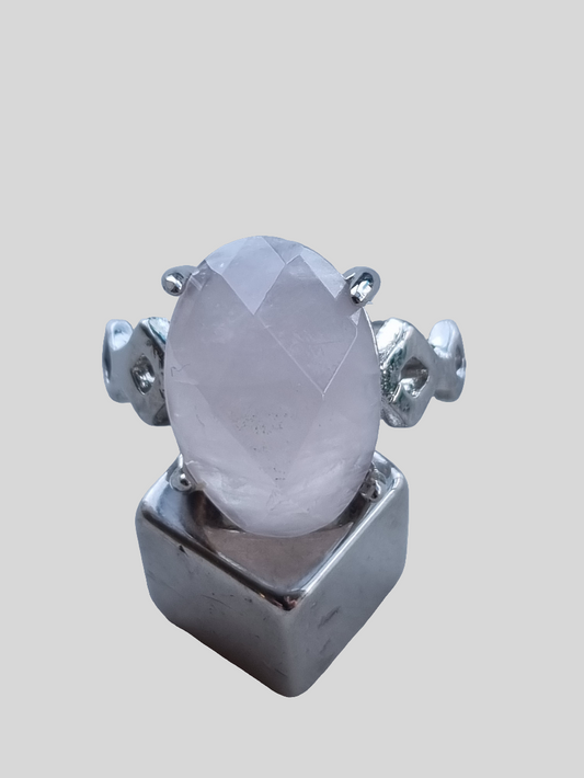 Rosakvarts facet ring