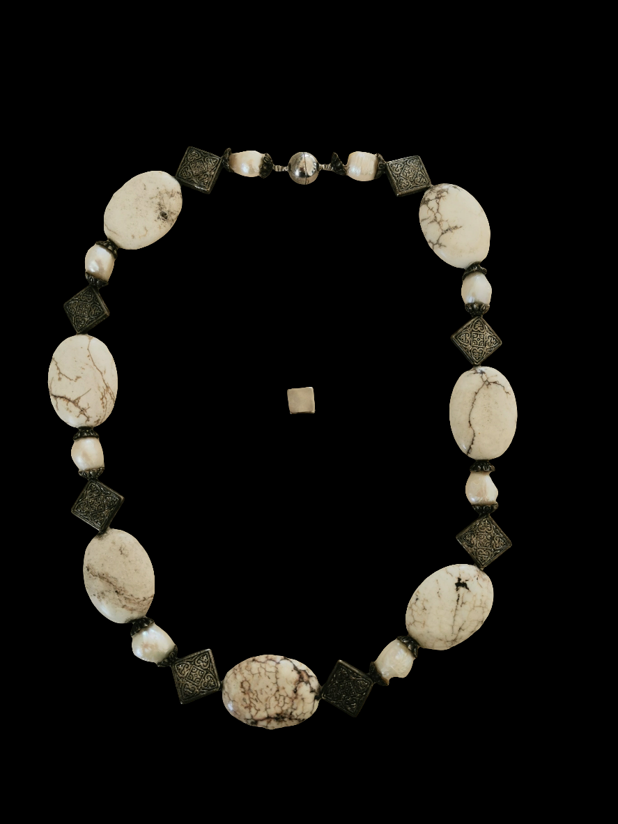 Howlit halskæde 50 cm