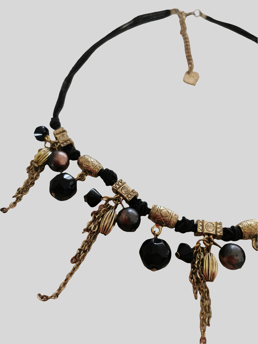 Sort med guld halskæde 42+6 cm