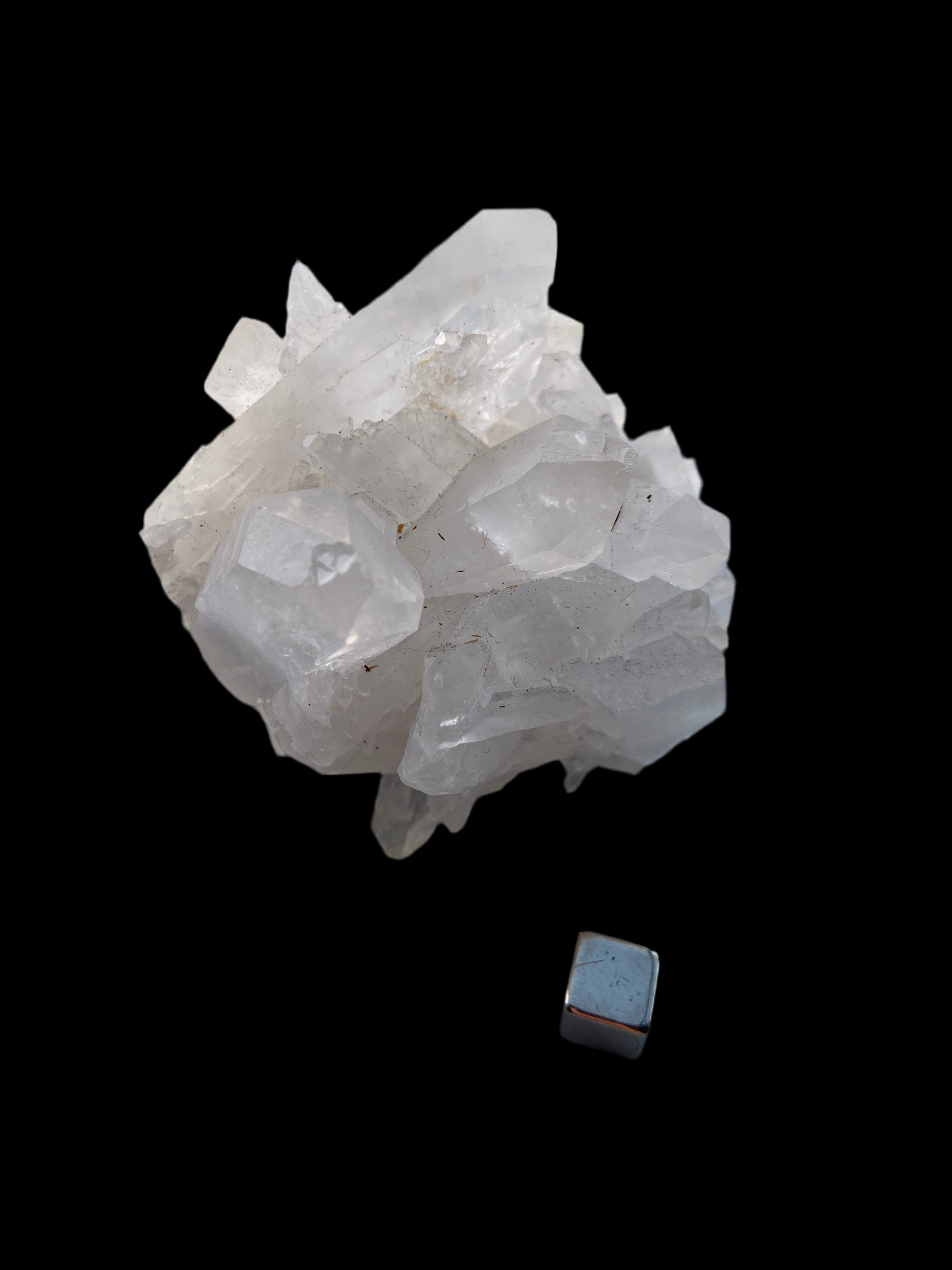 Klar kvarts (Bjergkrystal) – forløser tung energi og skaber rent energiflow.