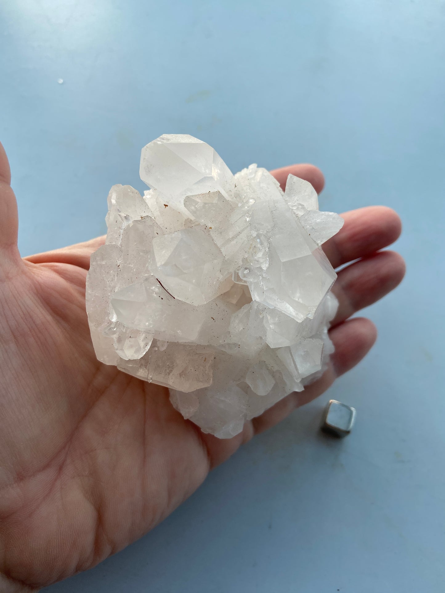 Bjergkrystal – hjælper dig med at forbinde dig til dit højere selv og spirituel vejledning.