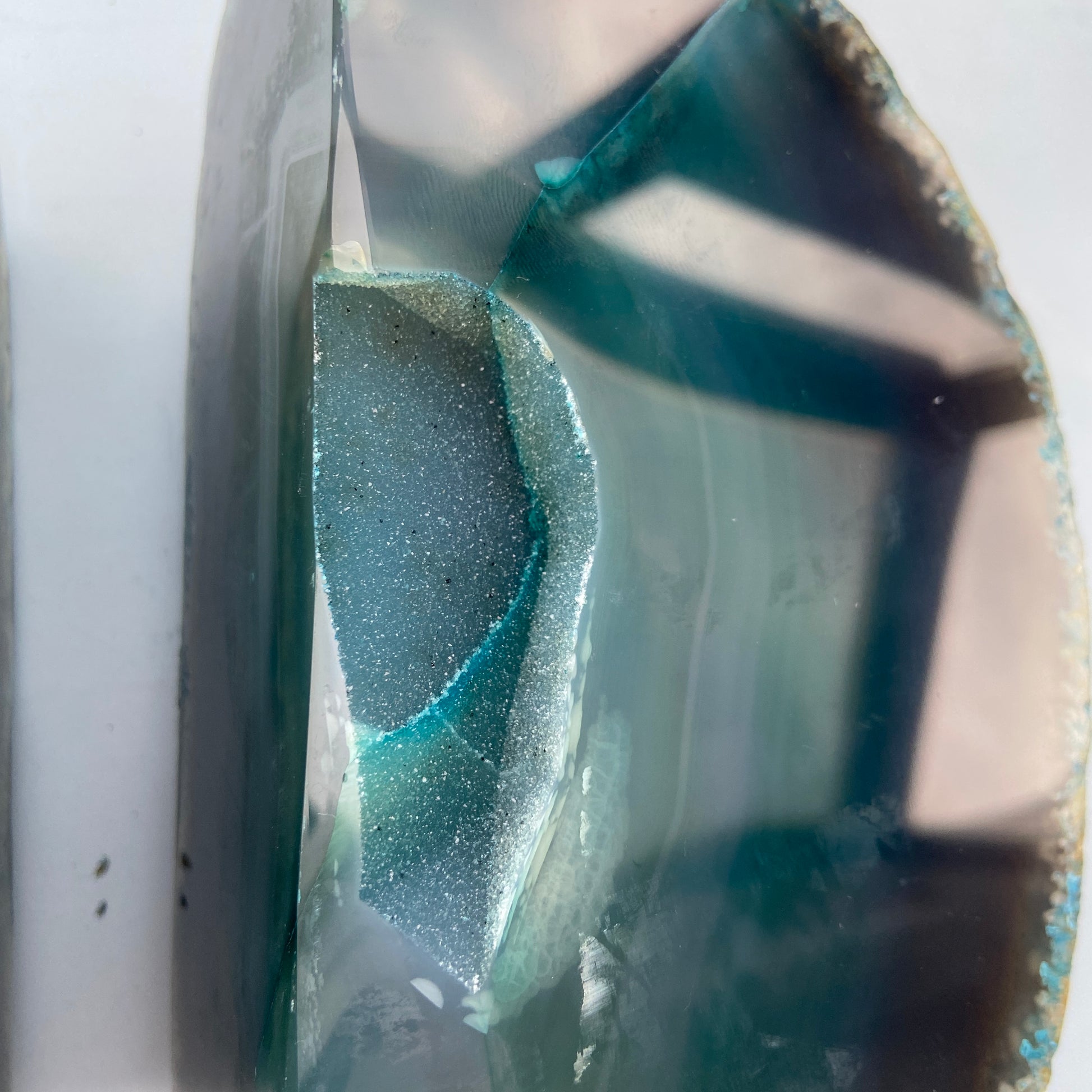 Blå Agat Geode – bringer tålmodighed, accept og dybere forståelse i relationer.