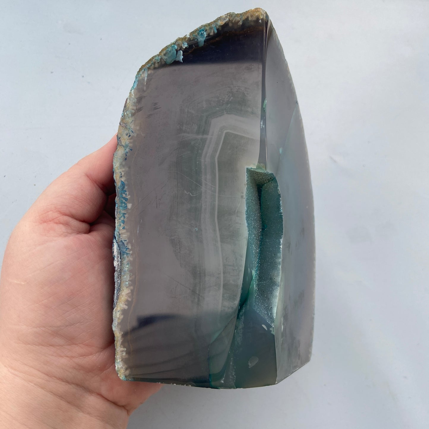 Blå Agat Geode – naturlig energiforstærker, der styrker indre kraft og selvtillid.
