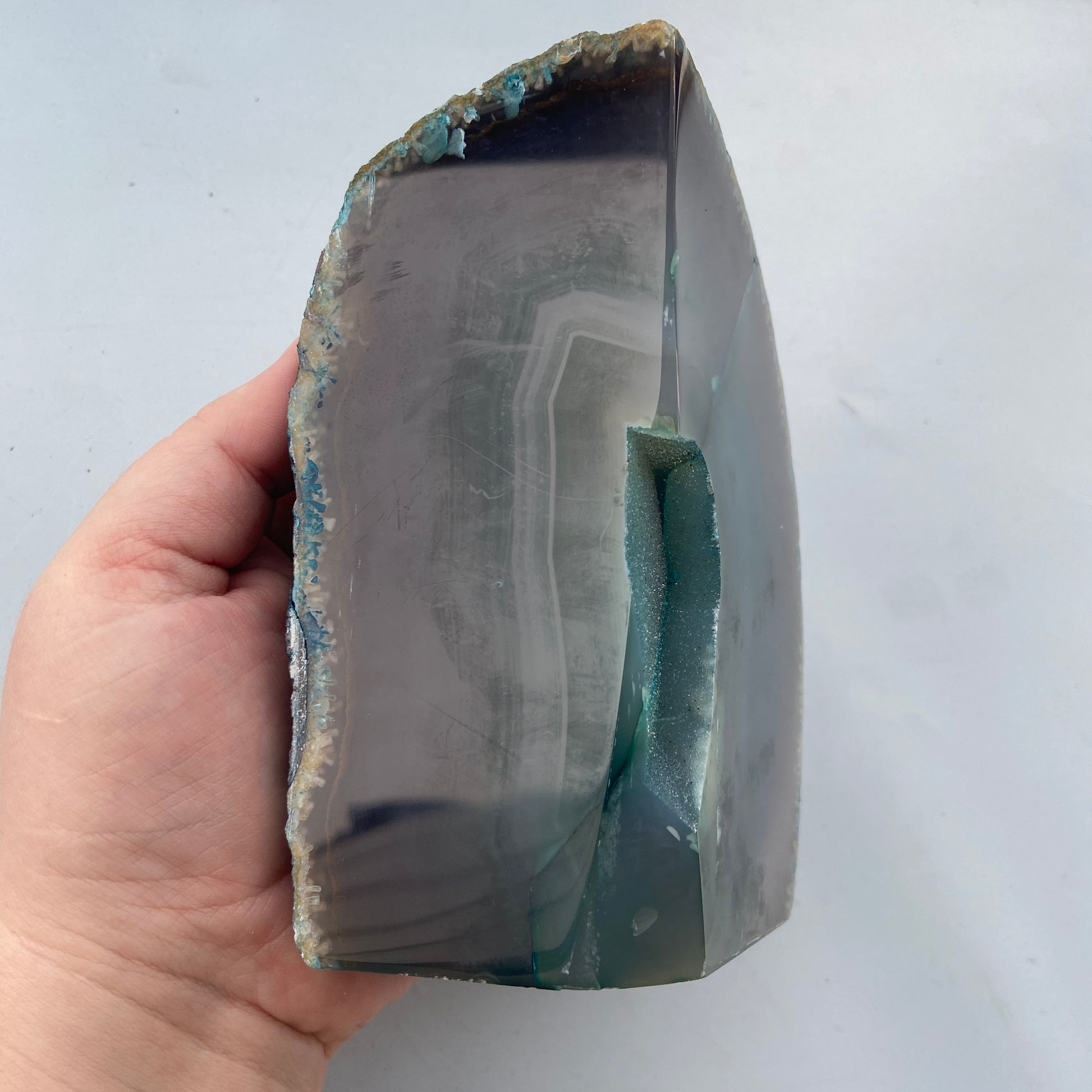 Blå Agat Geode – naturlig energiforstærker, der styrker indre kraft og selvtillid.