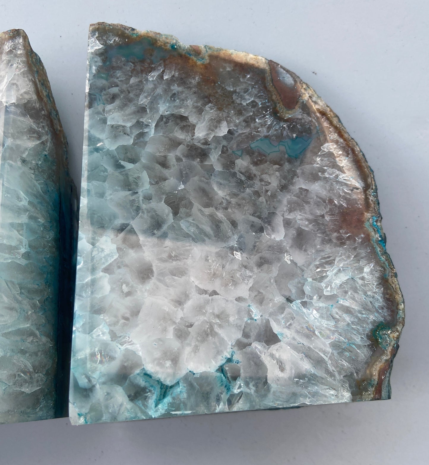 Blå Agat Geode – støtter sandt selvudtryk og klar kommunikation gennem halschakraet.