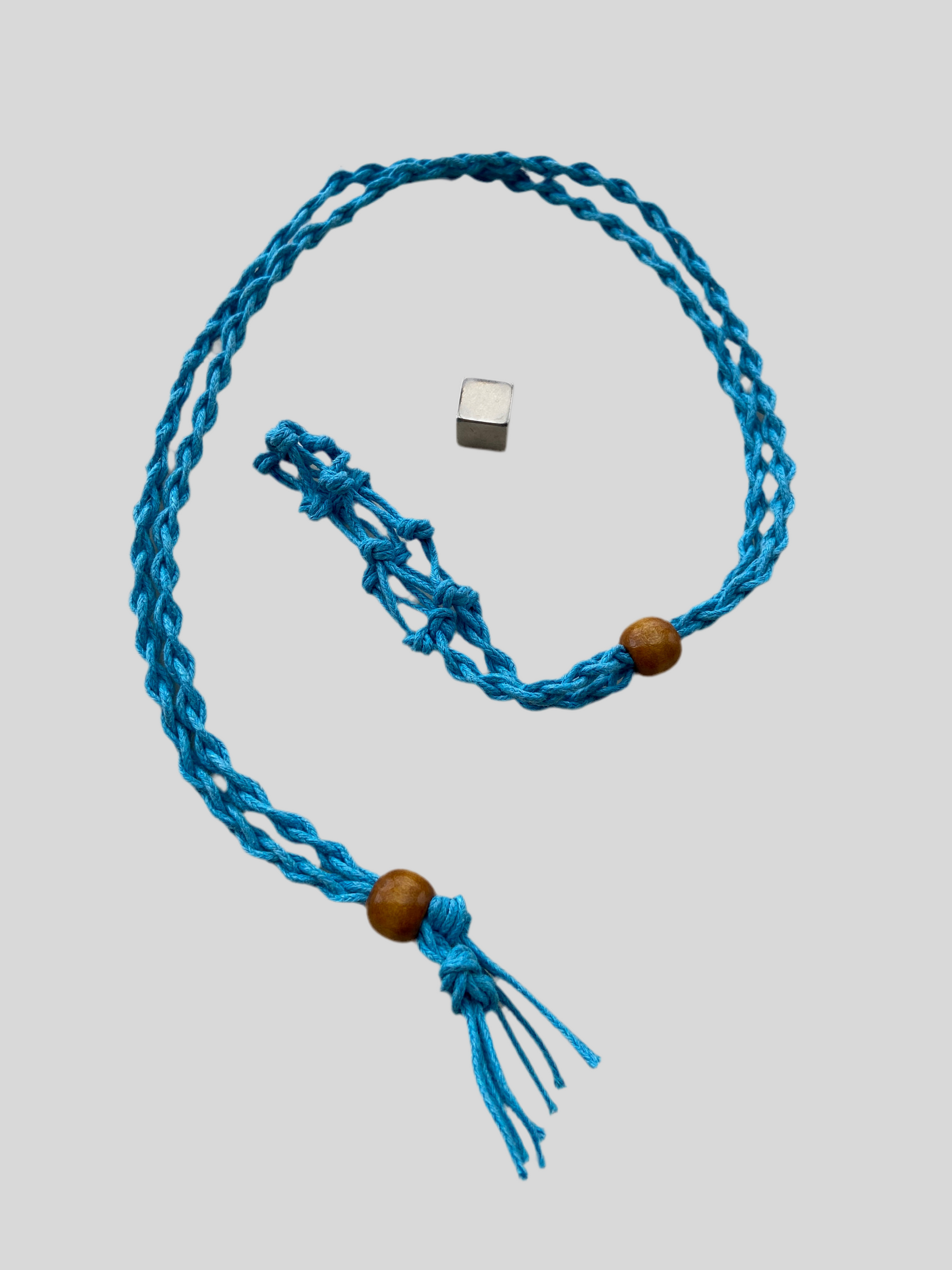 Blåt krystalbur som smykke til din yndlingskrystal.