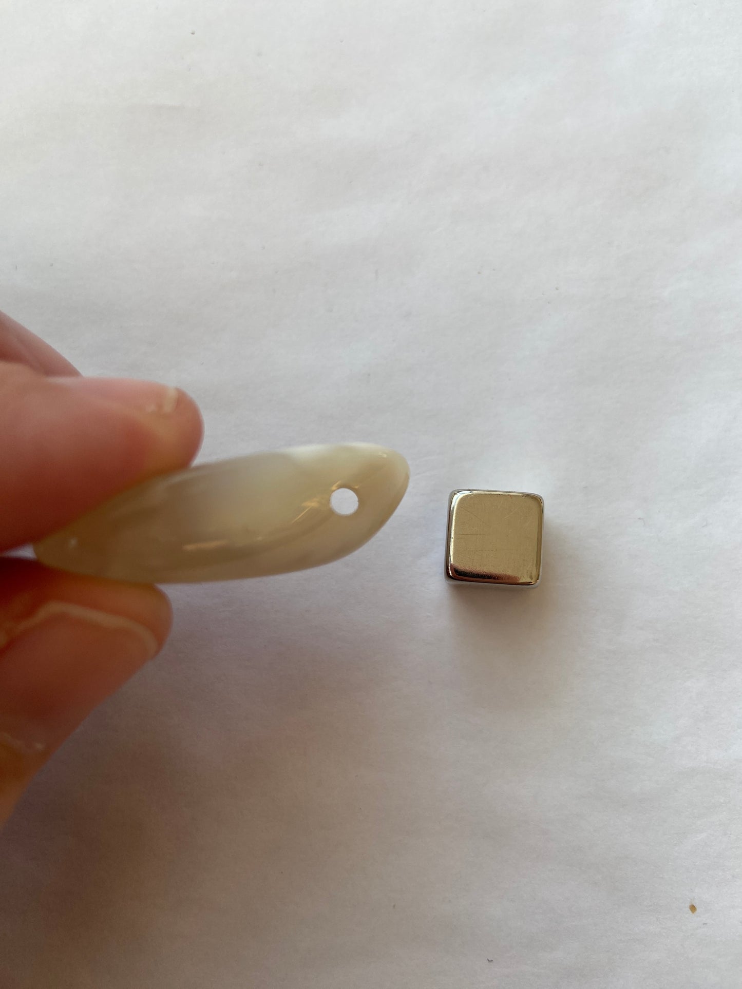 Chalcedon vedhæng – krystal for fred, harmoni, klarhed og rolig kommunikation