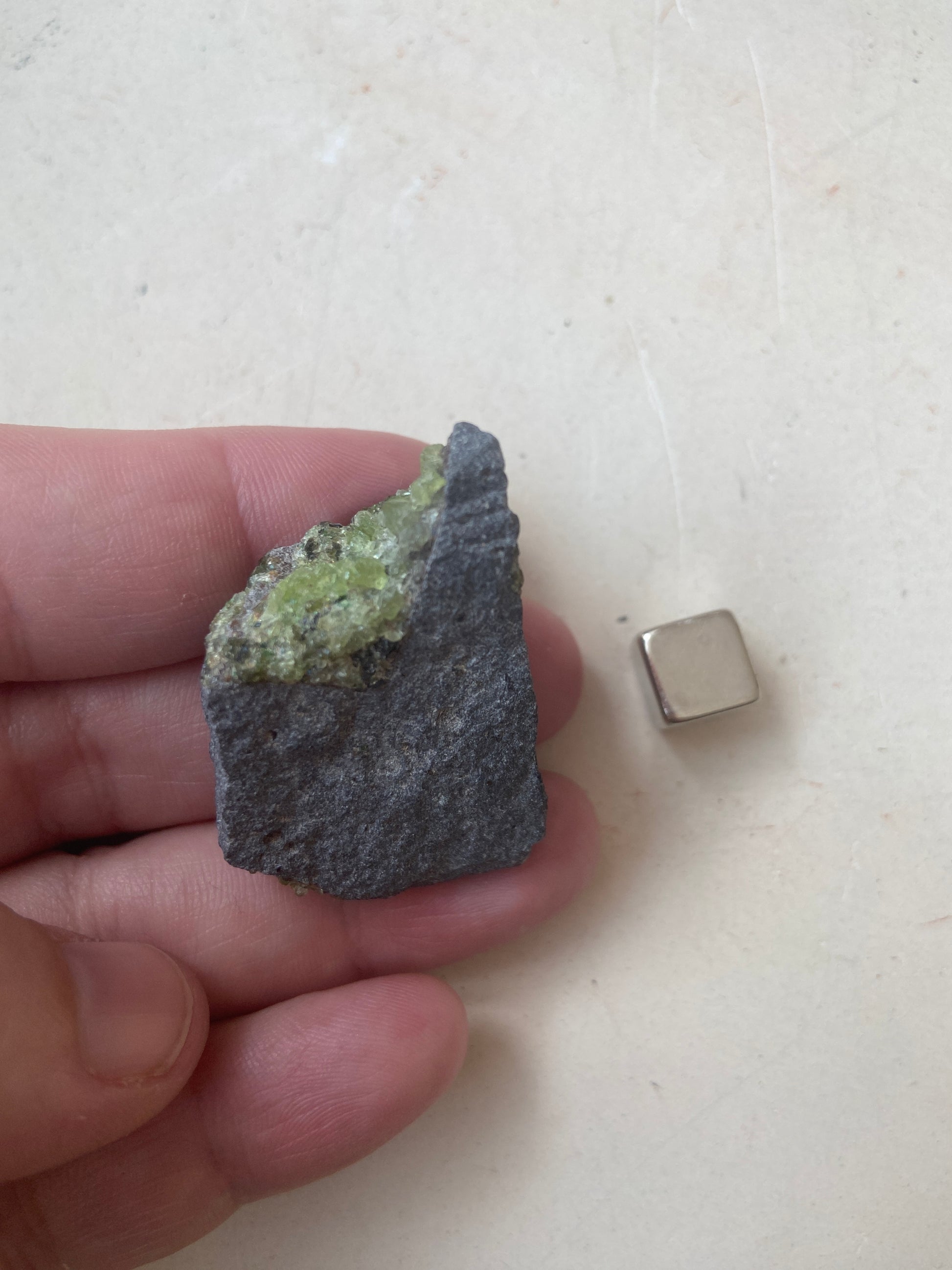 Diopsid Grøn – støtter hjertechakraet og skaber følelsesmæssig balance.