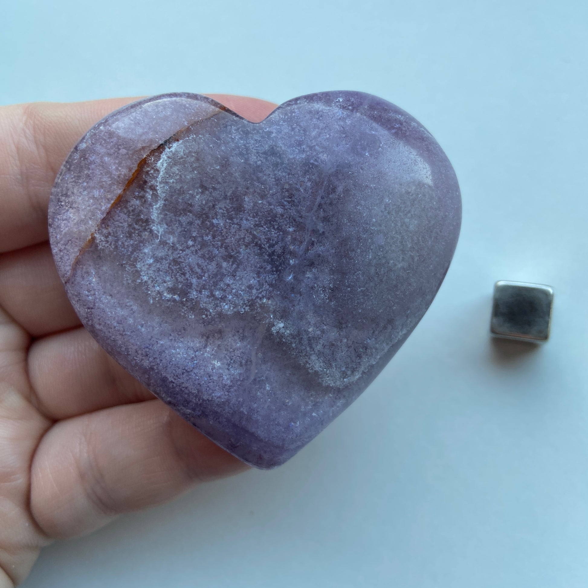 Lilla Fluorit hjerte med beskyttende energi.