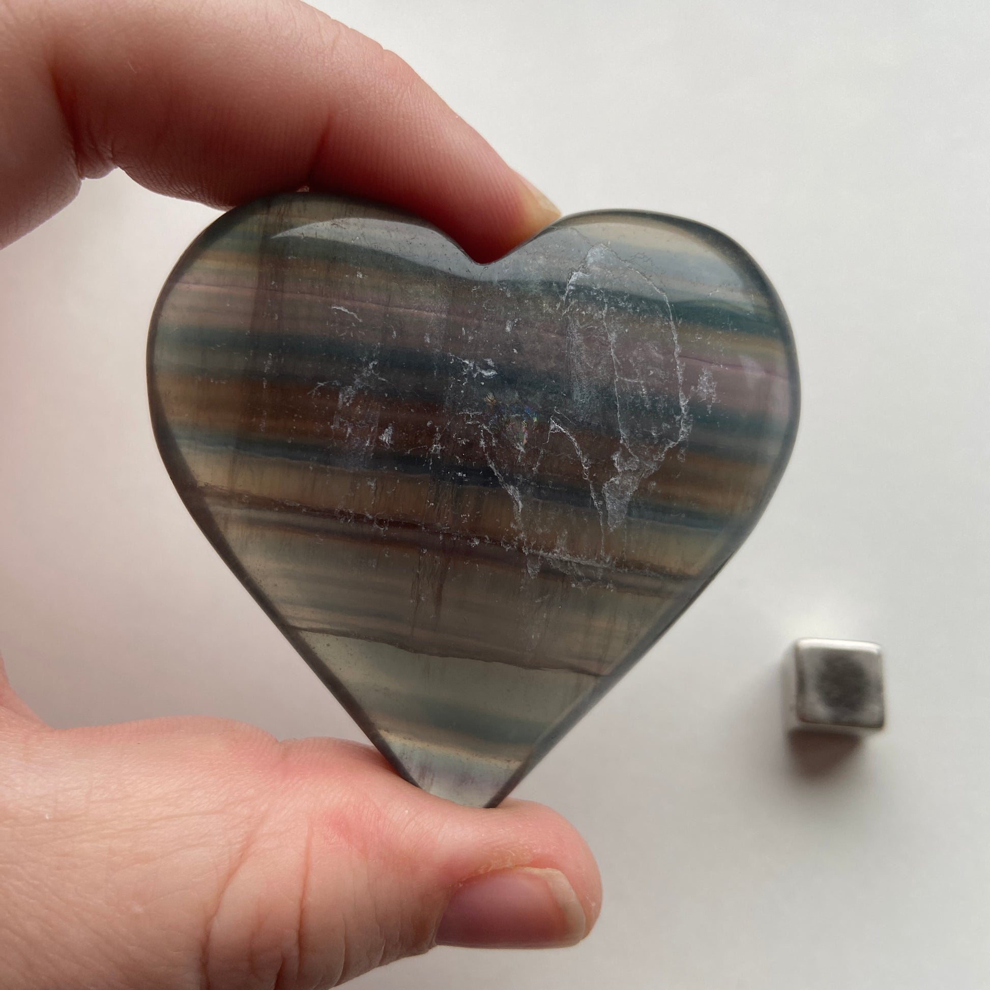 Fluorit Regnbue hjerte der aktiverer hjertechakraet.