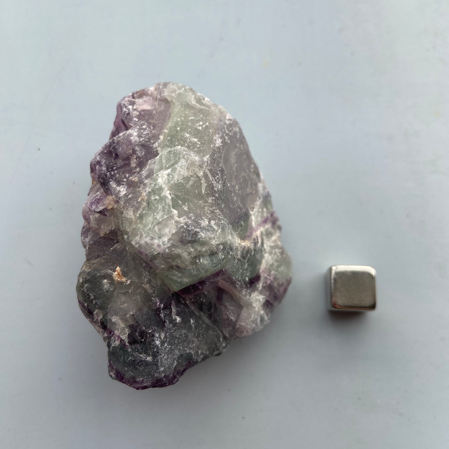 Fluorit Regnbue krystal – sten for fleksibilitet, følelsesmæssig styrke, intuition og klarhed