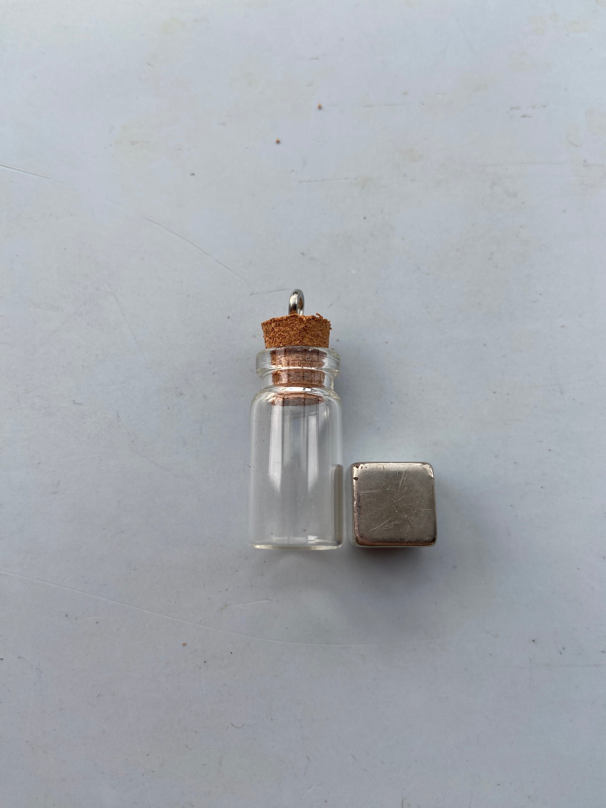 Fluorit Regnbue – giver følelsesmæssig styrke, balance og fleksibilitet.