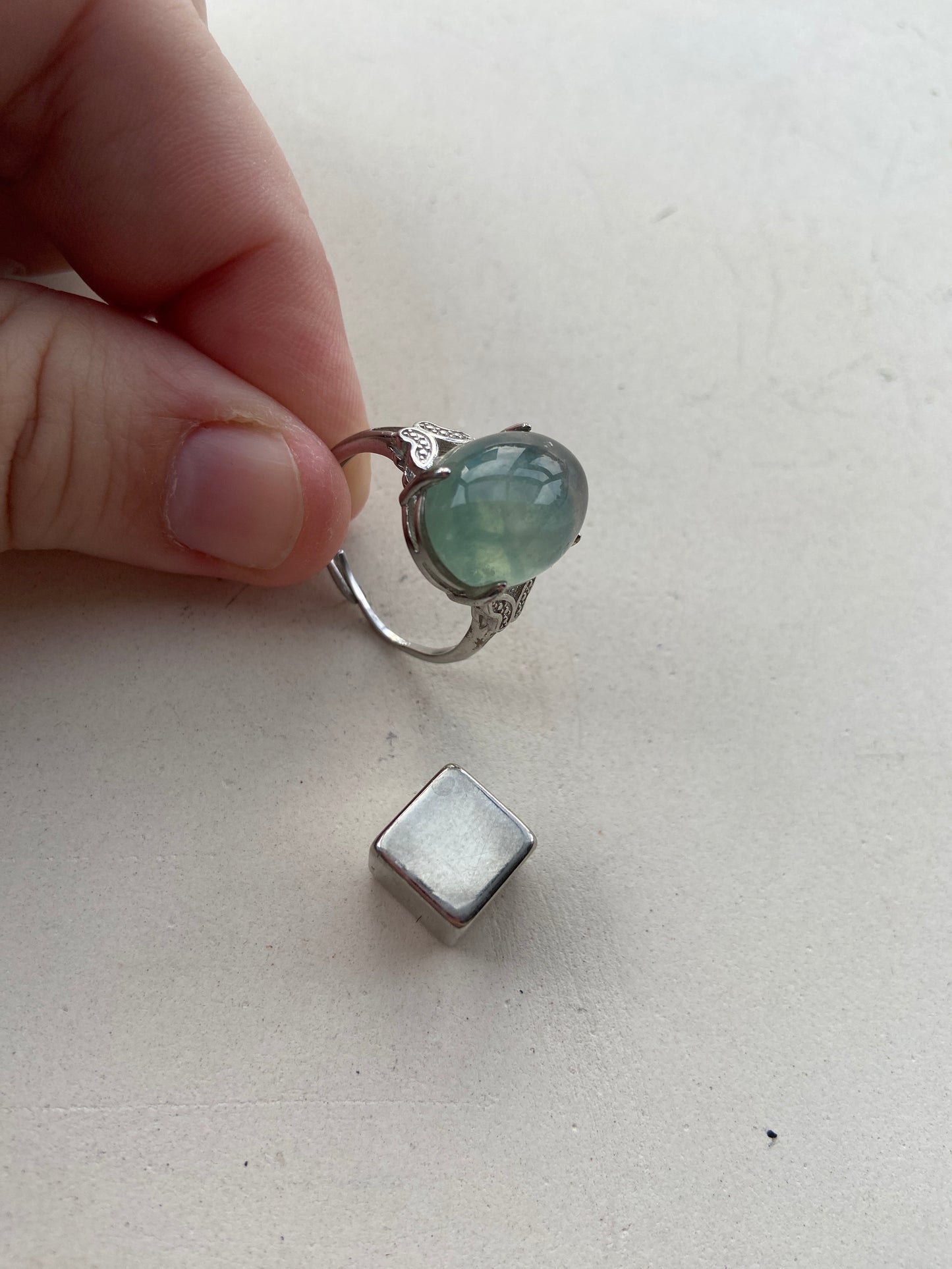 Fluorit – renser energifeltet og stabiliserer auraens vibrationer.