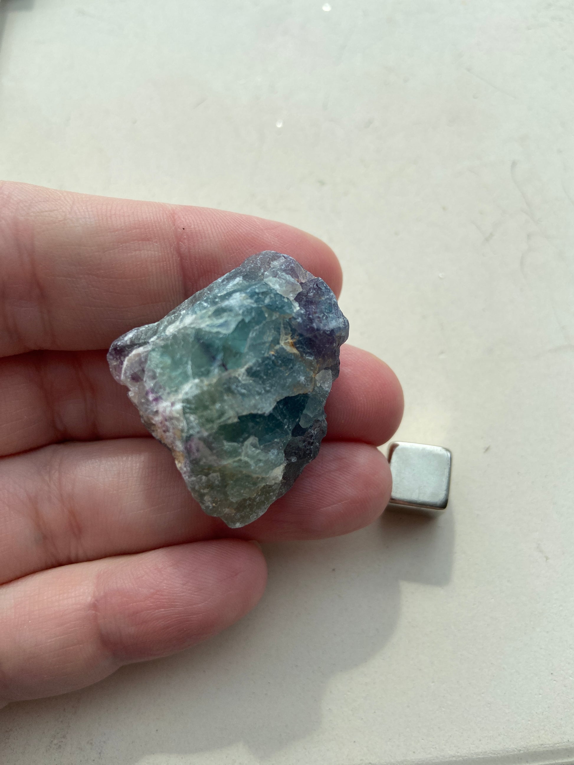 Grøn fluorit med blid hjerteenergi og følelsesmæssig healing.