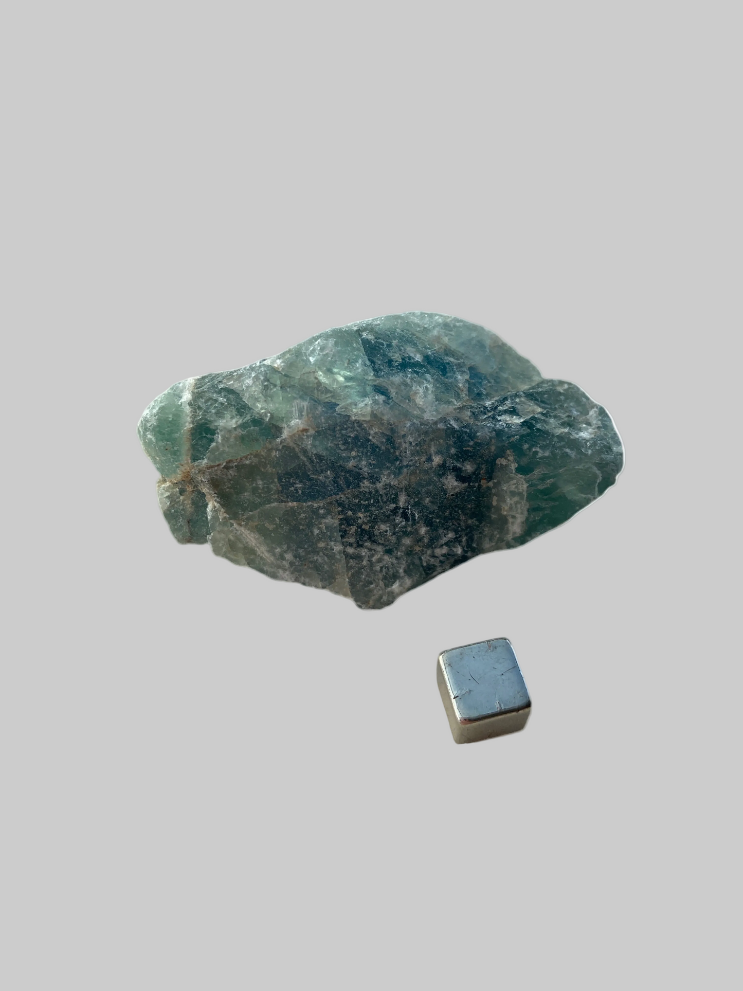 Grøn fluorit der skaber ro og stabilitet i hverdagen.