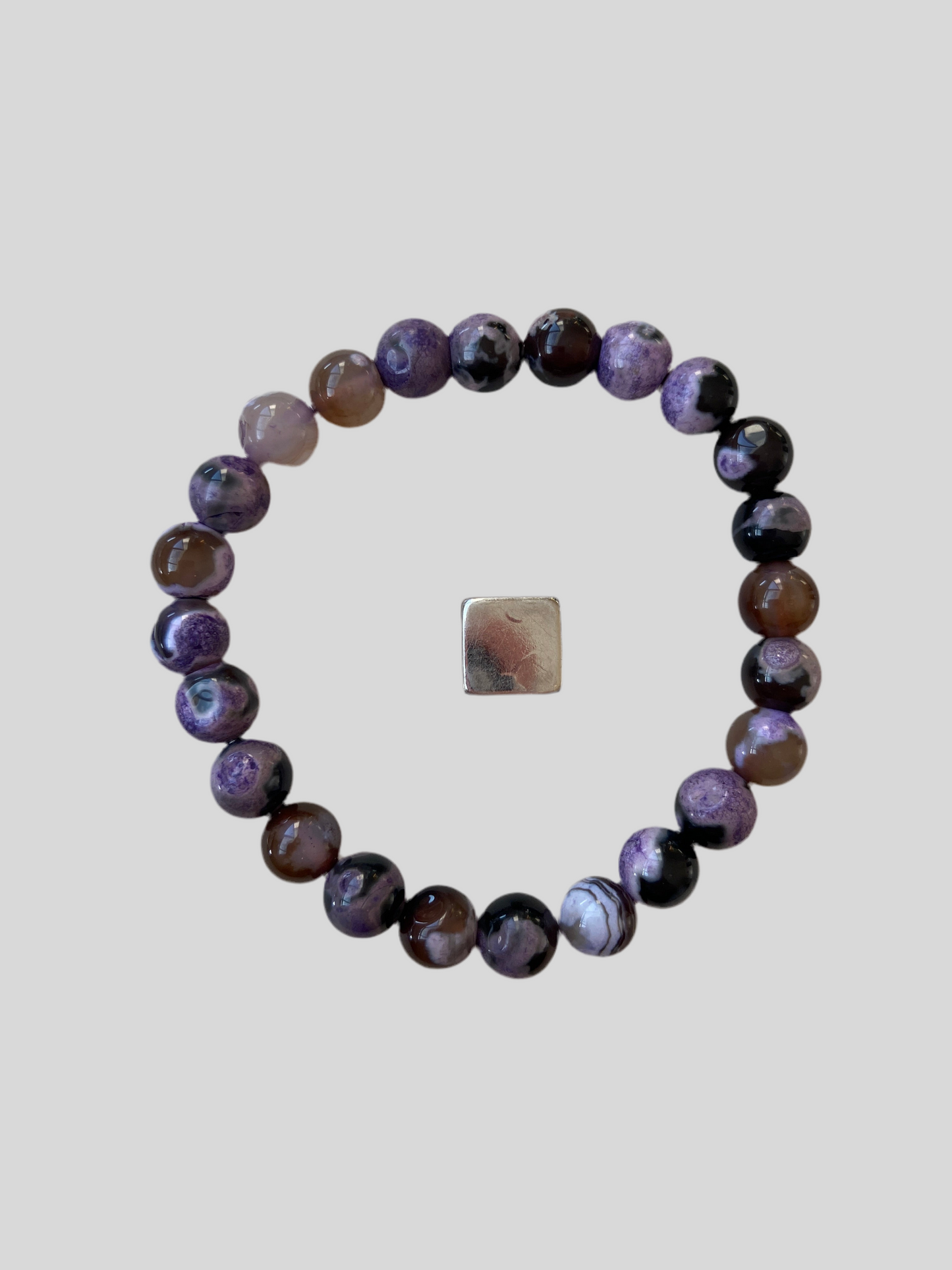 Forstenet træ der styrker bevidsthed og indre fokus.