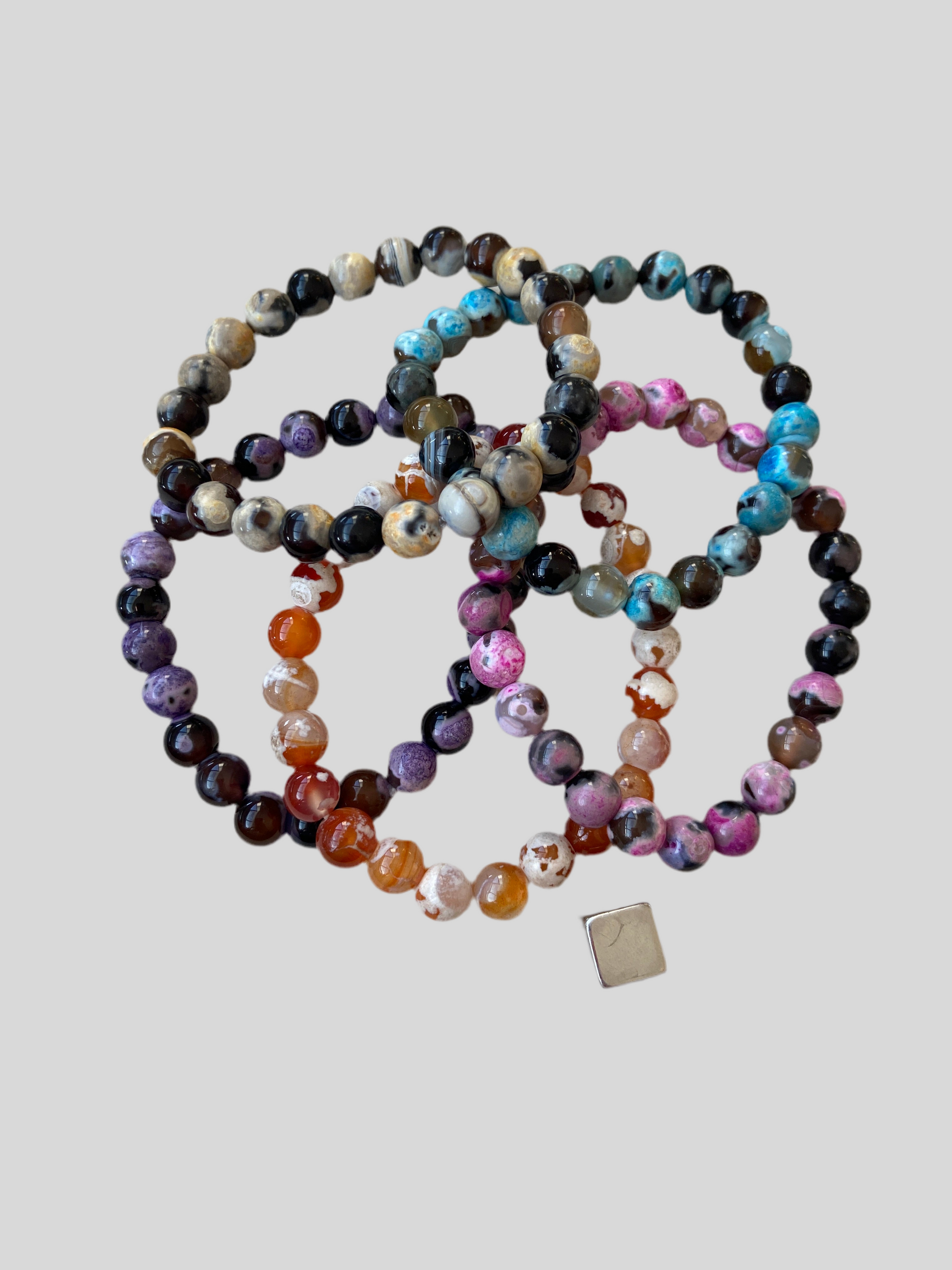 Forstenet træ der støtter hara og solar plexus chakra.