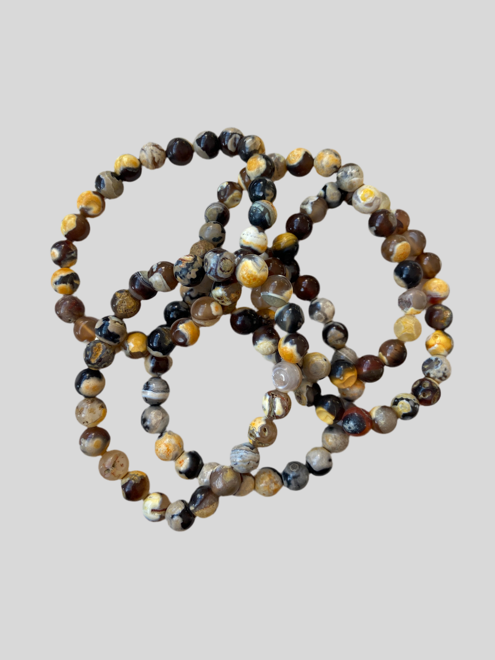 Forstenet træ der skaber ro, stabilitet og indre tryghed.