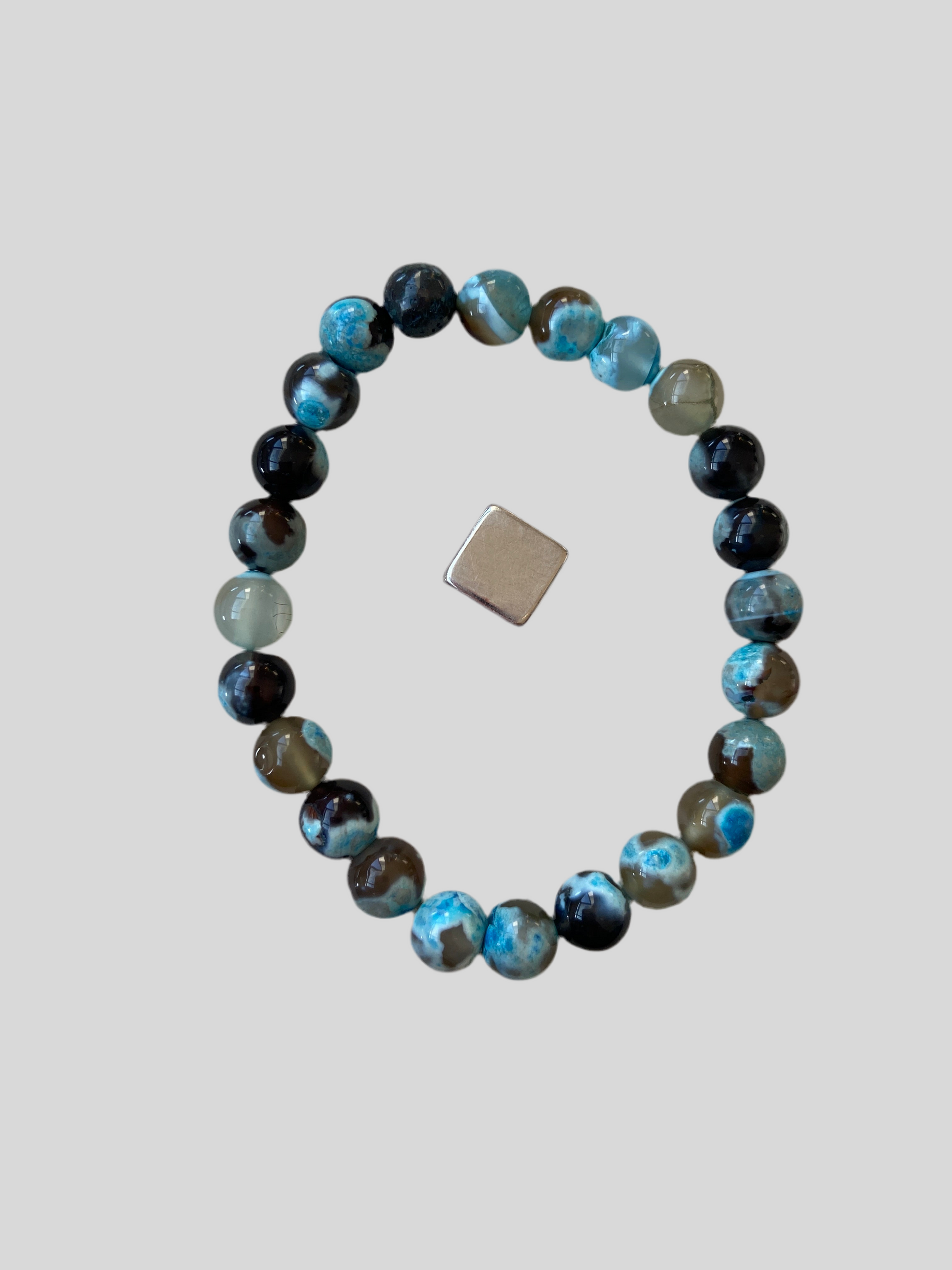 Krystal af forstenet træ med stabil og nærende energi.