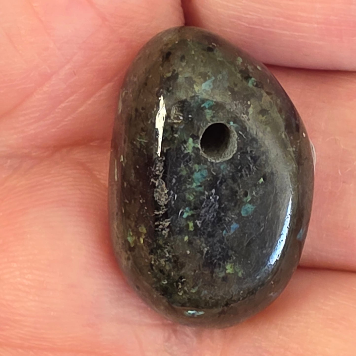 Galaxit krystal til rodchakra og indre styrke.