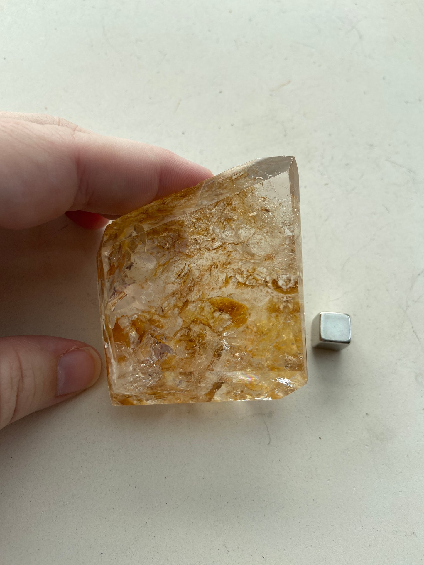 Golden Healer krystal ideel til sensitive sjæle og energiarbejde.