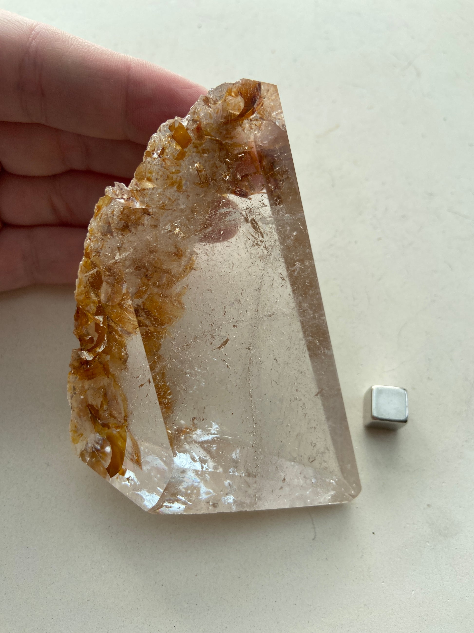 Golden Healer krystal der støtter solar plexus og personlig kraft.