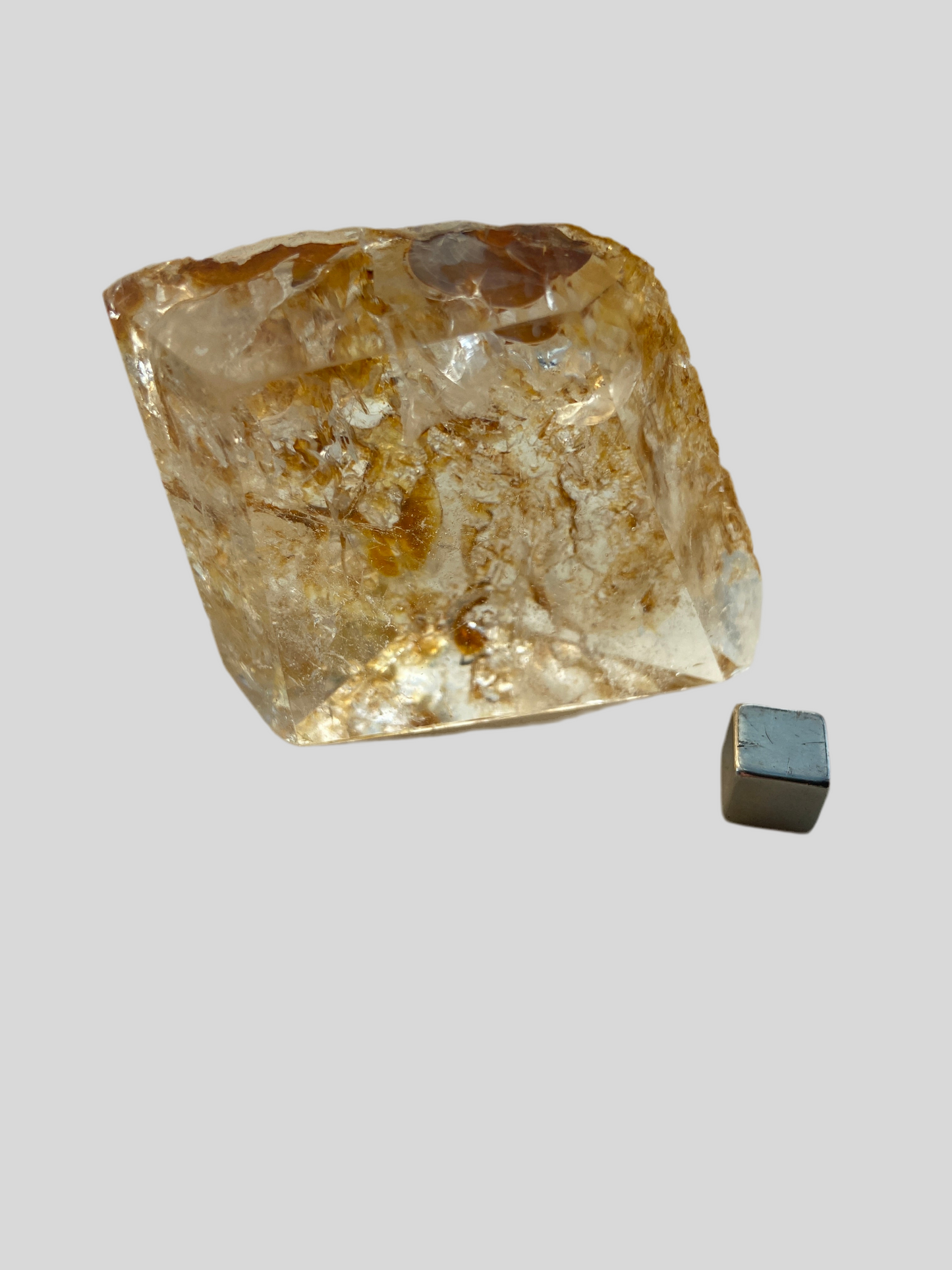 Golden Healer krystal der skaber tryghed og stabil energi.