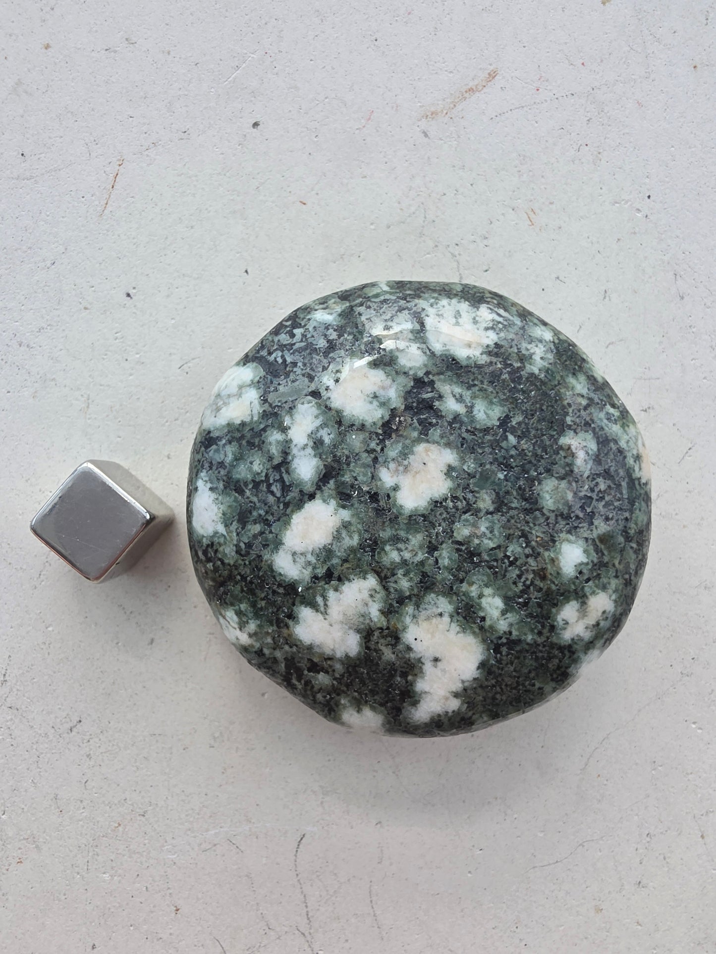 Green Man talisman i Preseli Bluestone med dyb naturforbindelse.