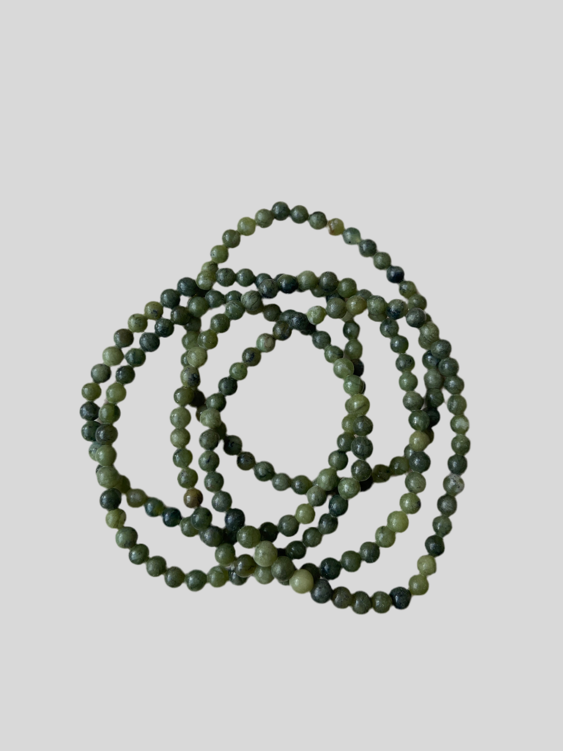 Grøn jade armbånd med kærlig og blid hjerteenergi.