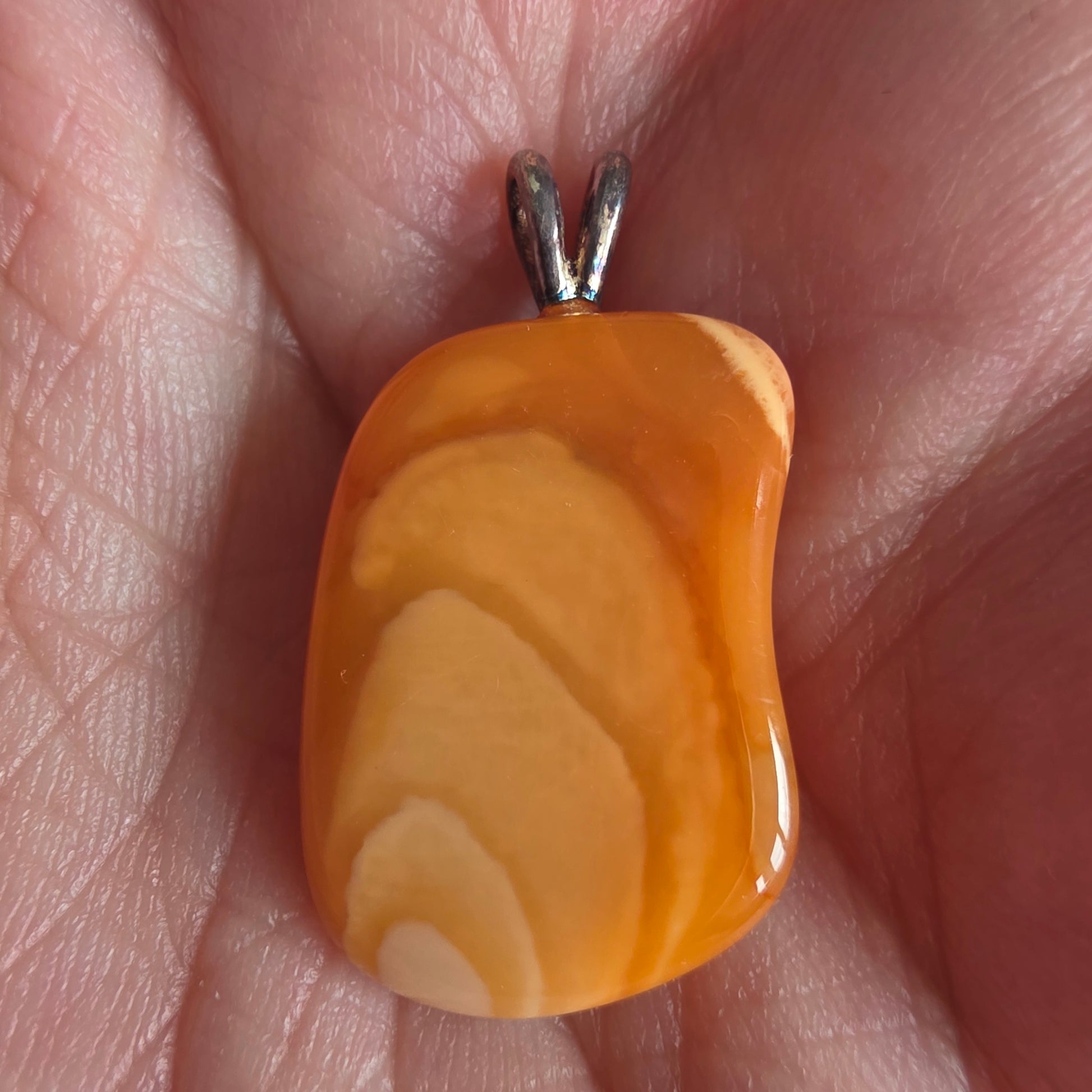 Ild opal smykke i sølv med levende farver og magisk udstråling.