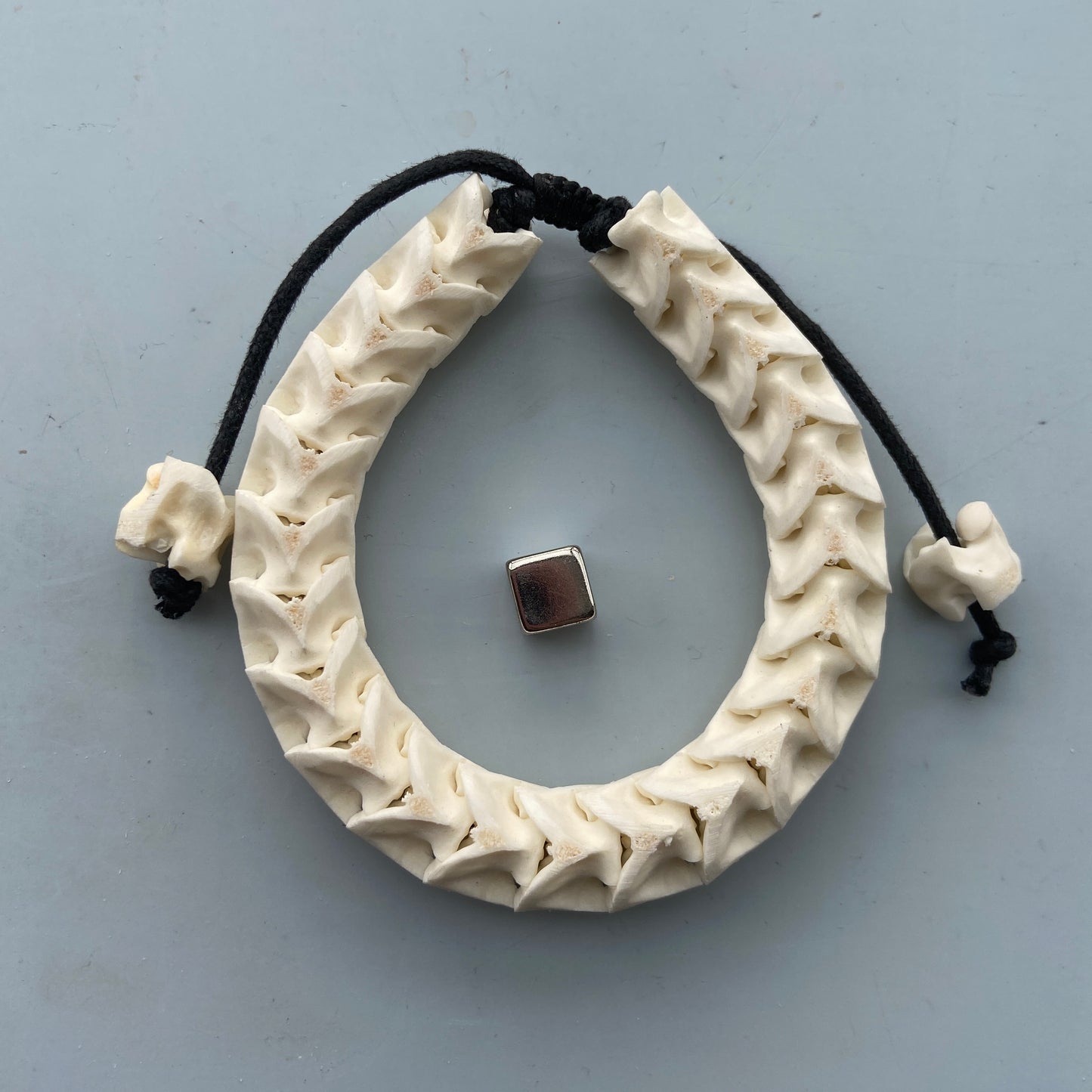 Kobra armbånd forbundet med kundalini energi og visdom – hjælper med spirituel opvågning og balance