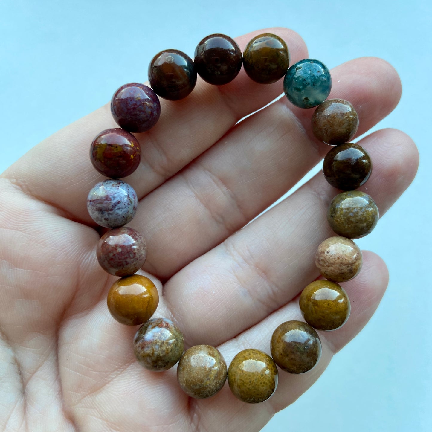 Krystalarmbånd med jaspis og agat – jordforbindelse og ro.