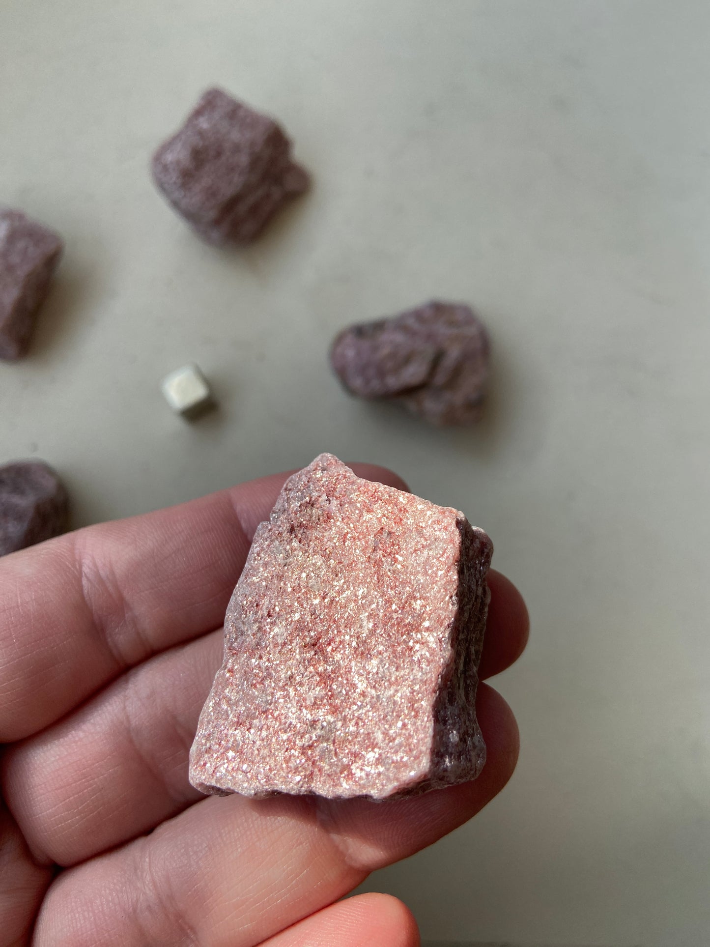 Bordeaux Kvartsit – skaber jordforbindelse og beroliger stress og uro.