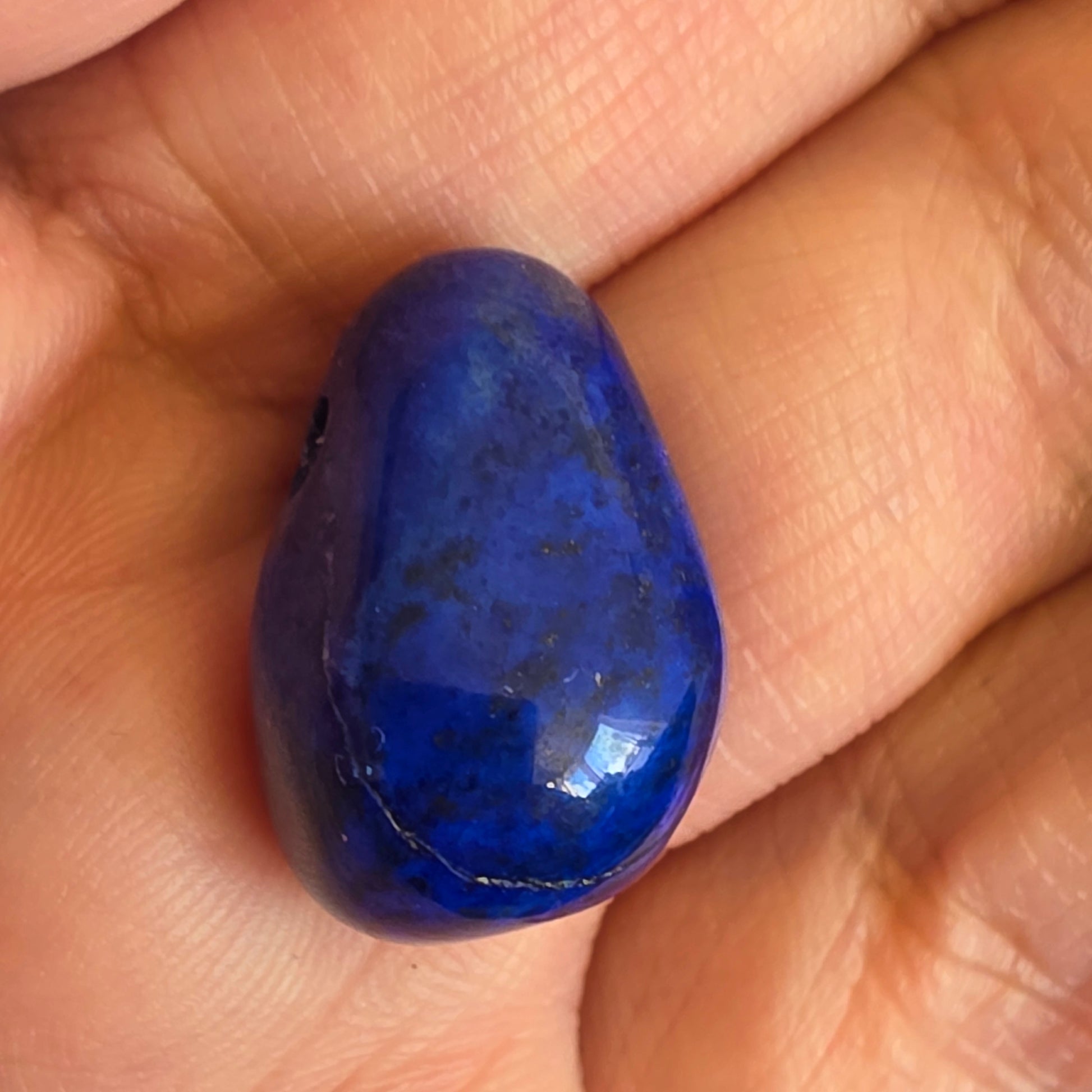 Lapis lazuli krystal for visdom, klarhed og tydelig kommunikation.