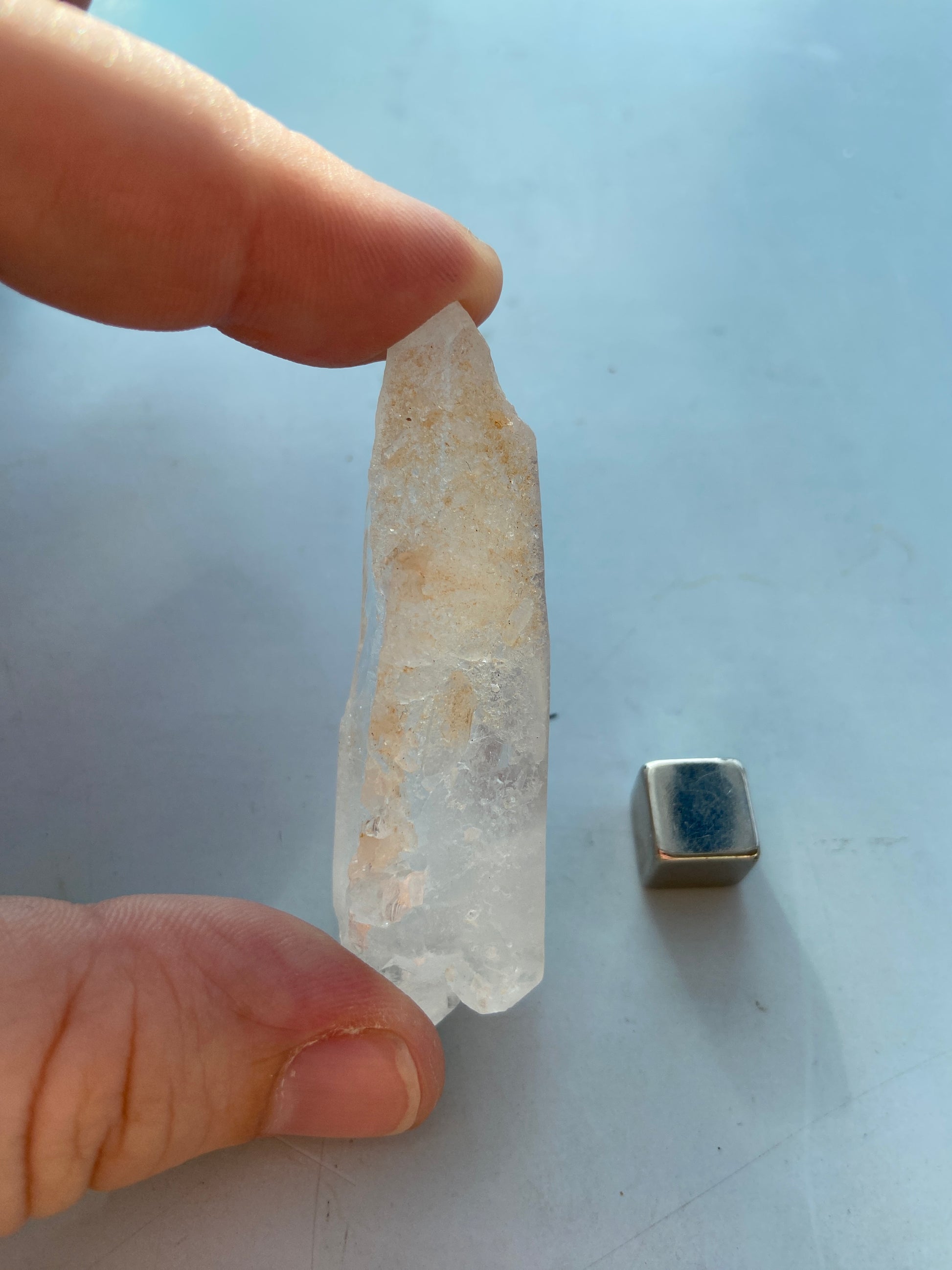 Lemurien Kvarts – beskytter energifeltet og løfter din bevidsthed.