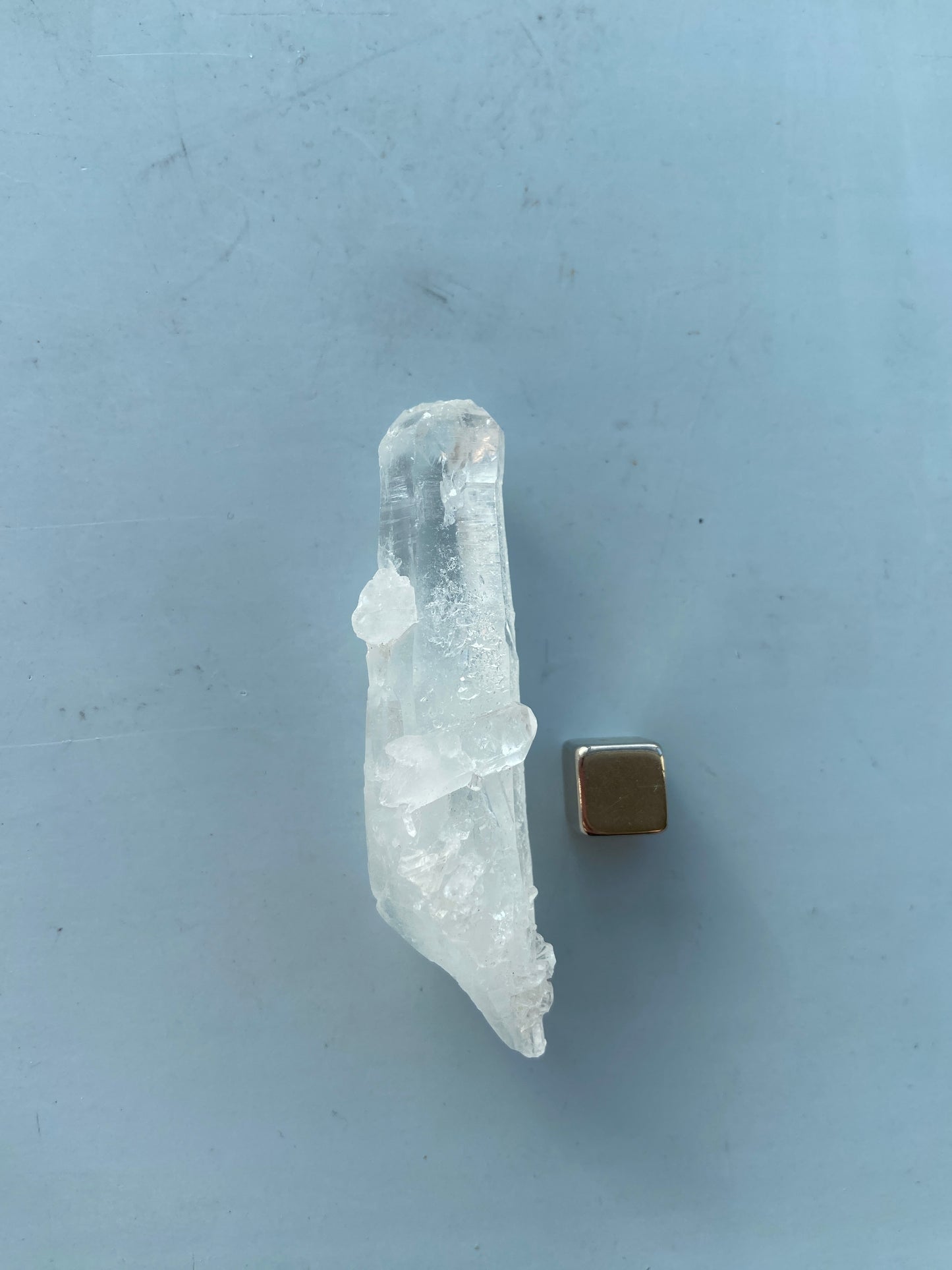 Lemurien Kvarts – styrker intuitionen og skaber mental klarhed.