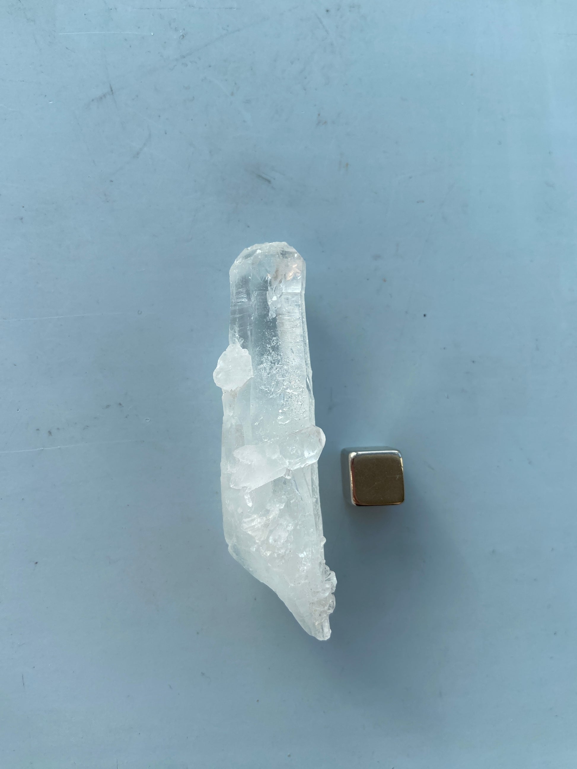 Lemurien Kvarts – styrker intuitionen og skaber mental klarhed.