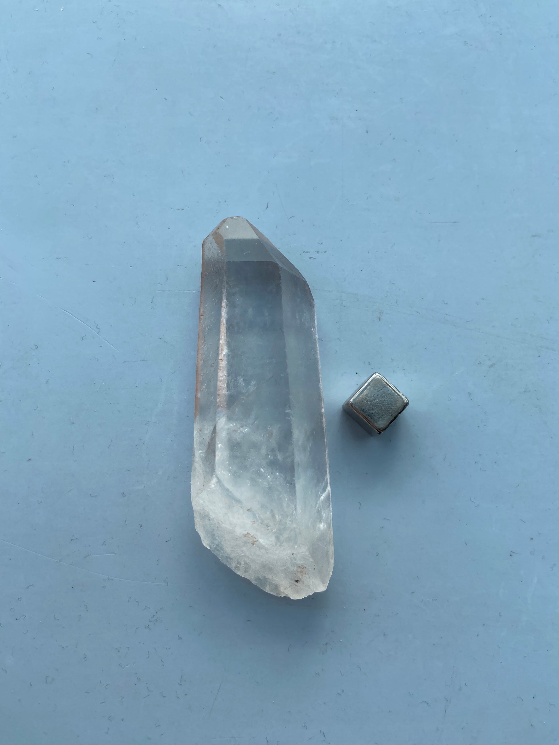 Lemurien Kvarts – hjælper med adgang til tidligere liv og sjælelig viden.