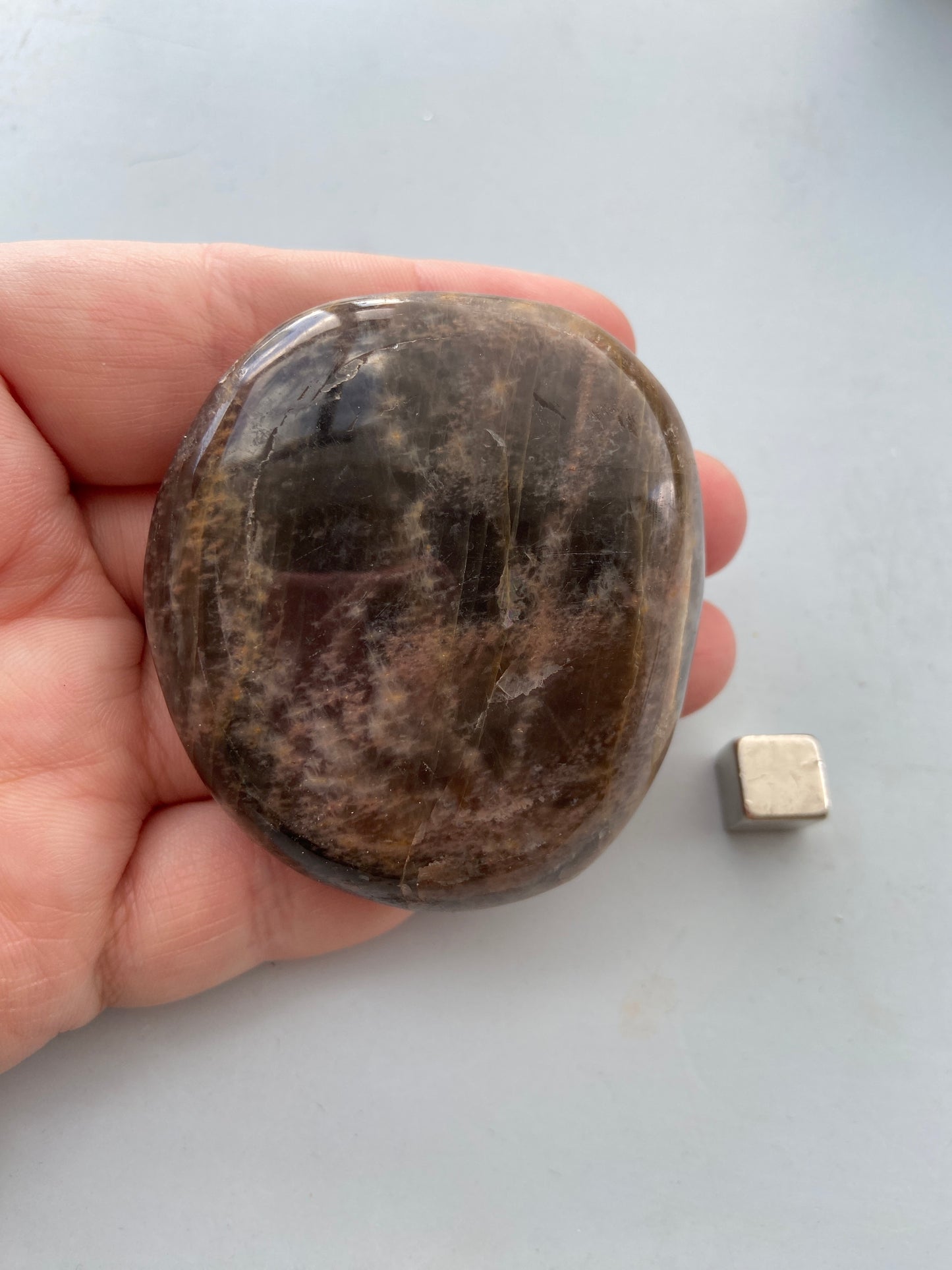 Månesten – aktiverer tredje øje og styrker indre klarhed.