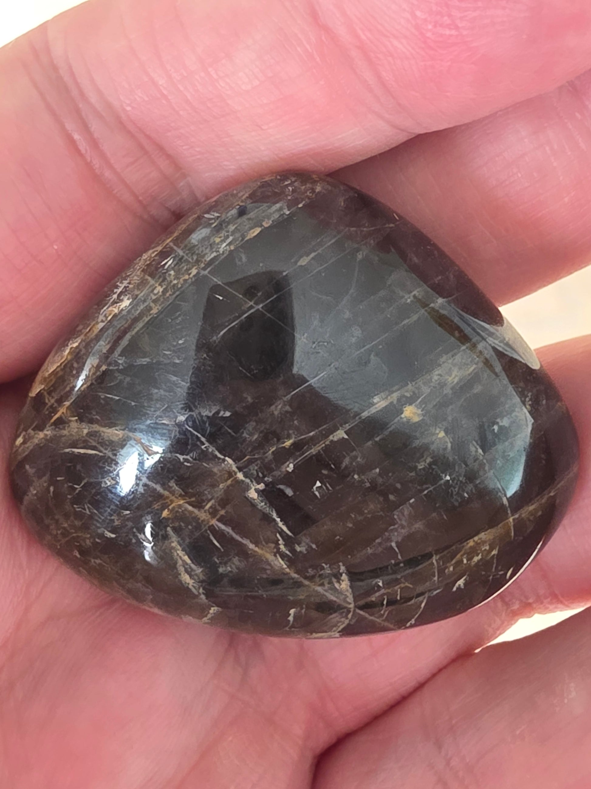 Månesten – gudindesten, der hjælper dig med at tale din sandhed og udfolde dig.